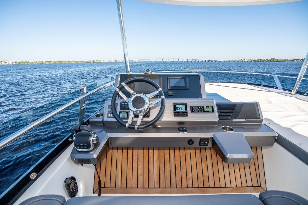 2023 Galeon
                                                             550 FLY Image Thumbnail #13
