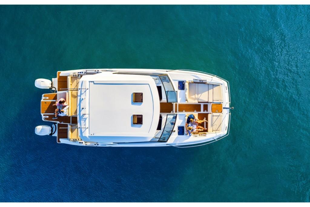 2023 Aquila
                                                             36 Sport Image Thumbnail #5