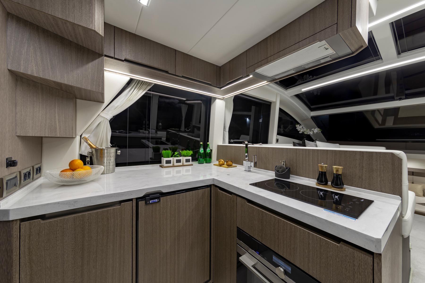 2023 Galeon
                                                             470 SKY Image Thumbnail #21