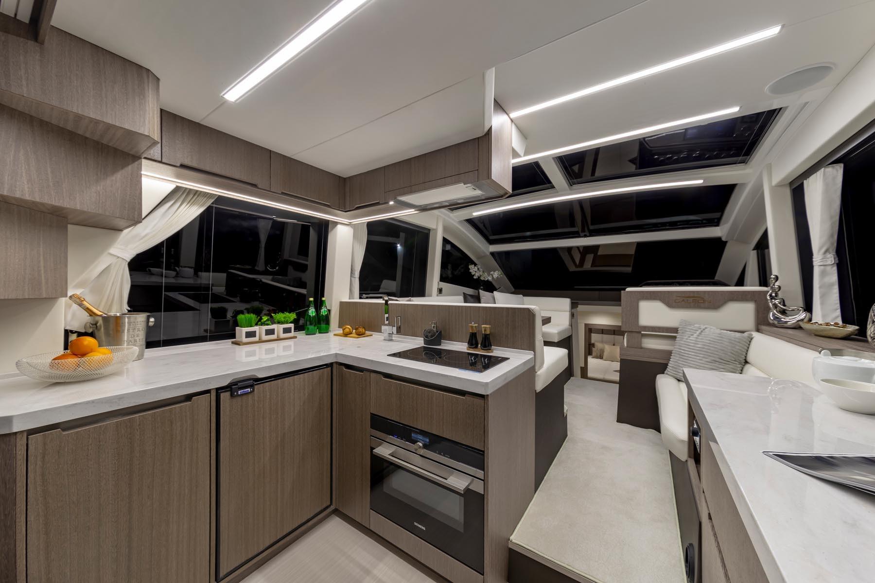 2023 Galeon
                                                             470 SKY Image Thumbnail #19