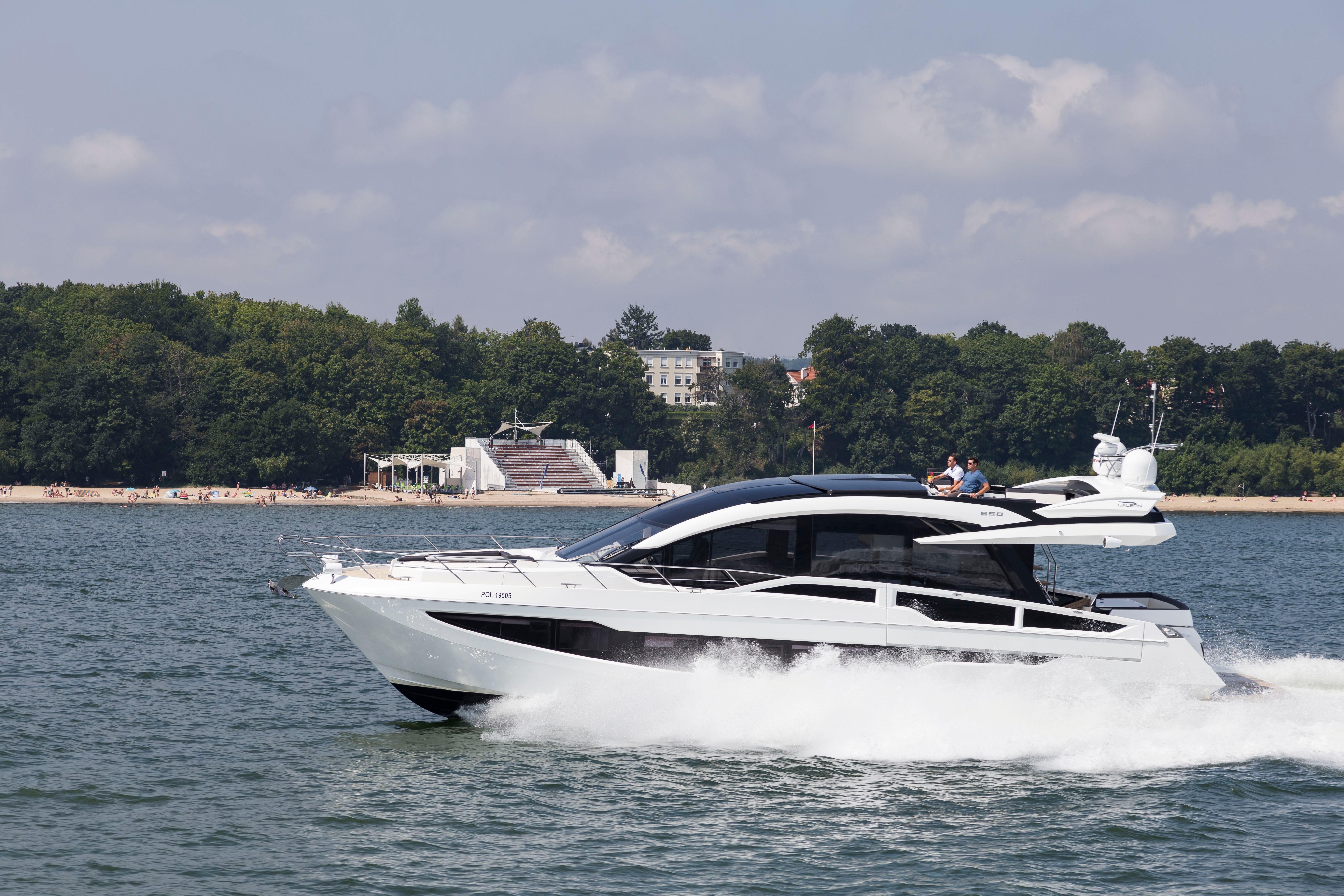 {{boat.ModelYear}} {{boat.Make}} {{boat.Model}}