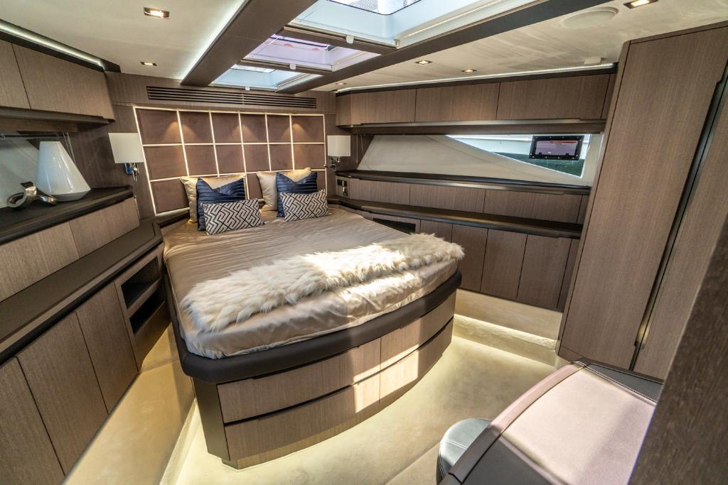 2023 Galeon
                                                             650 Sky Image Thumbnail #12
