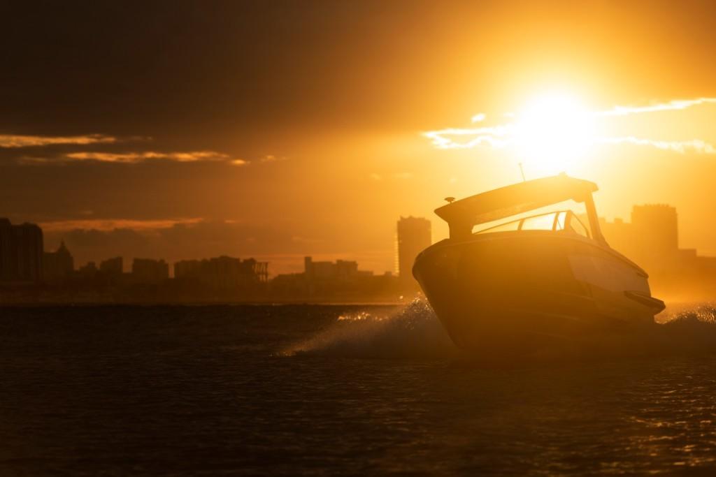 2023 Aviara
                                                             AV32 Outboard Image Thumbnail #10