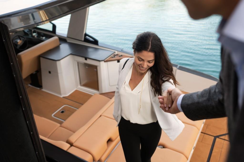 2023 Aviara
                                                             AV32 Outboard Image Thumbnail #15