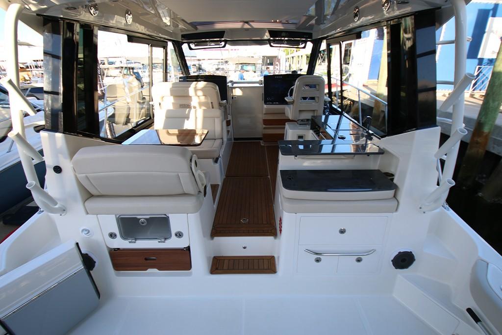 2023 Boston Whaler
                                                             405 Conquest Image Thumbnail #16