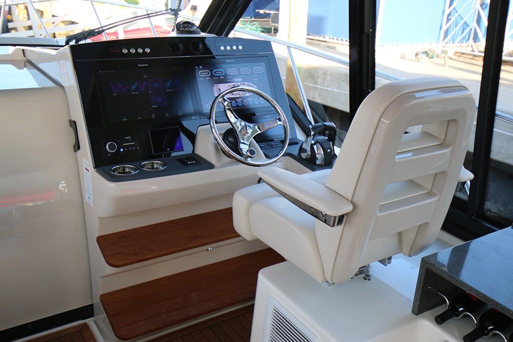 2023 Boston Whaler
                                                             405 Conquest Image Thumbnail #22