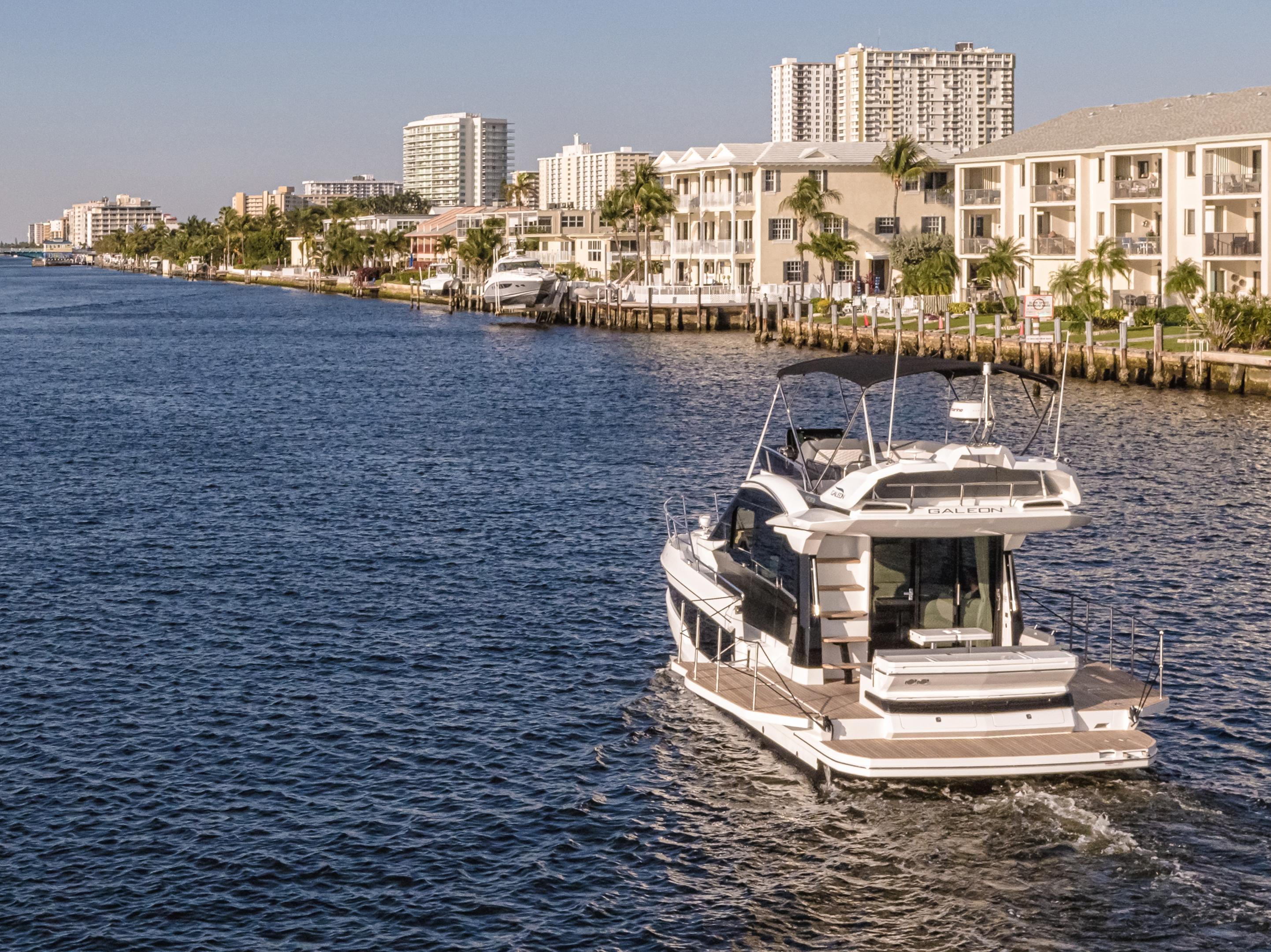 2023 Galeon
                                                             400 Fly Image Thumbnail #12
