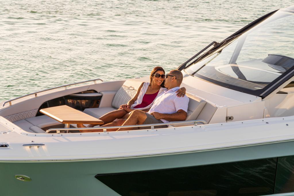 2023 Sea Ray
                                                             Sundancer 370 Outboard Image Thumbnail #9