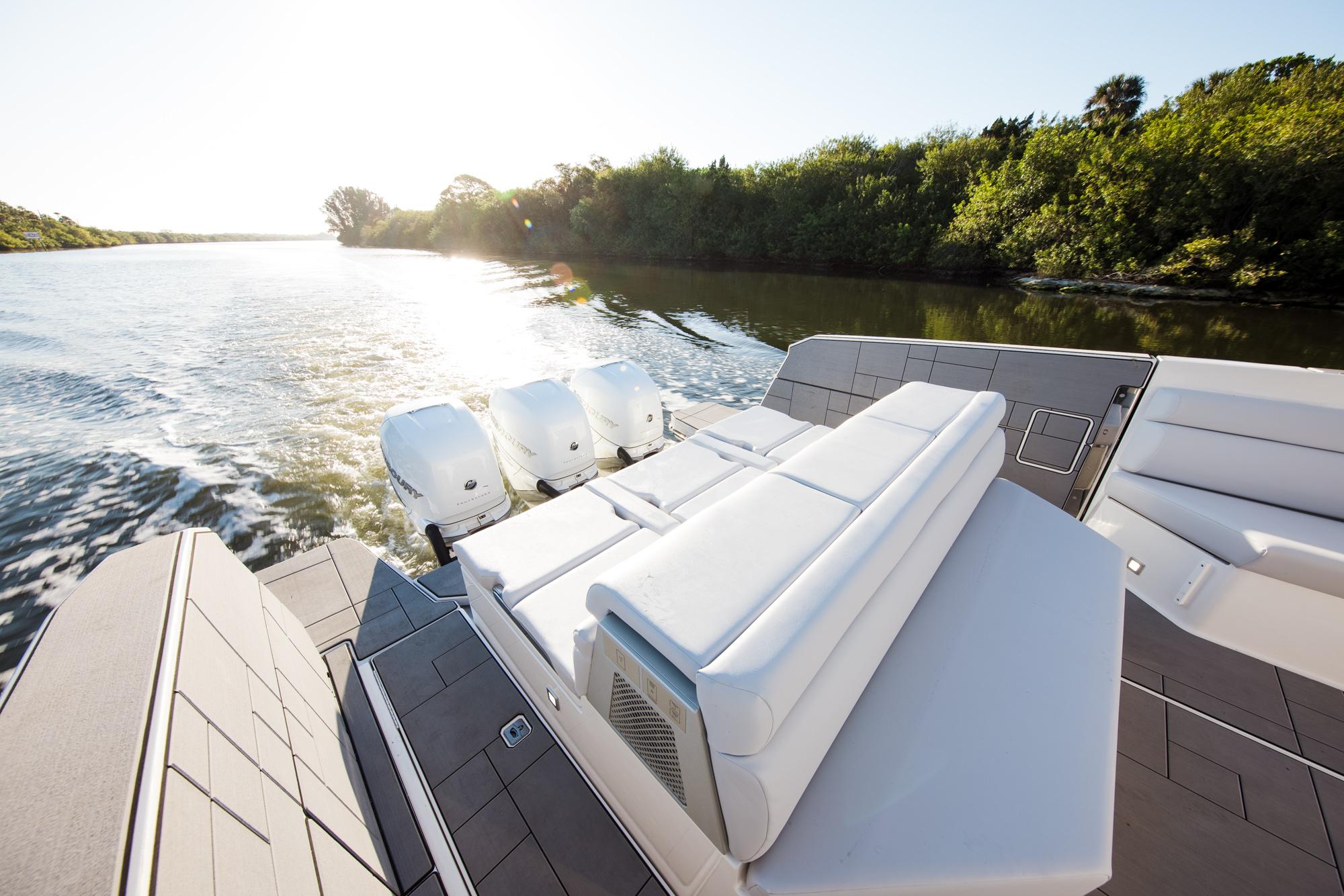 2023 Aviara
                                                             AV40 Outboard Image Thumbnail #57