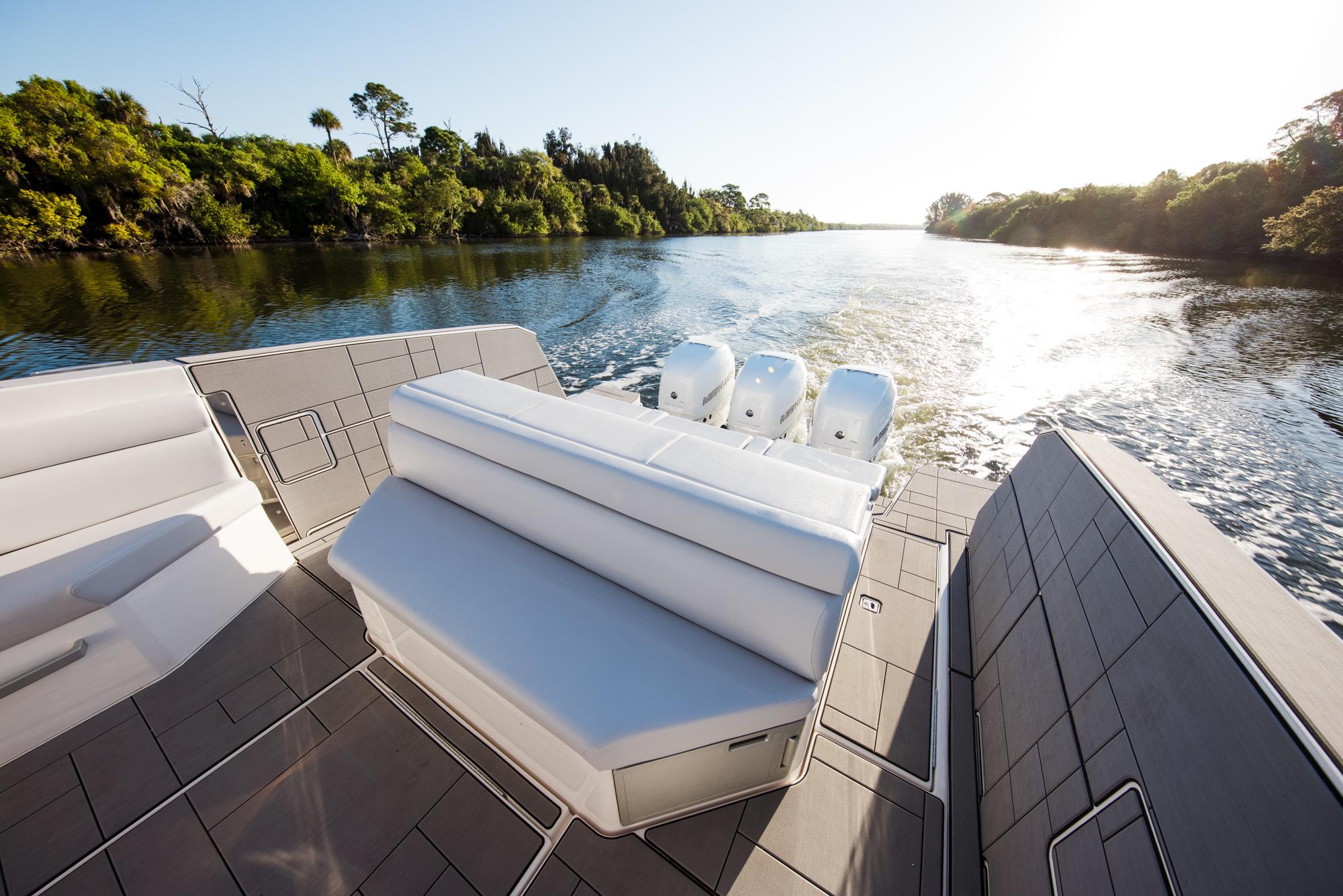 2023 Aviara
                                                             AV40 Outboard Image Thumbnail #54