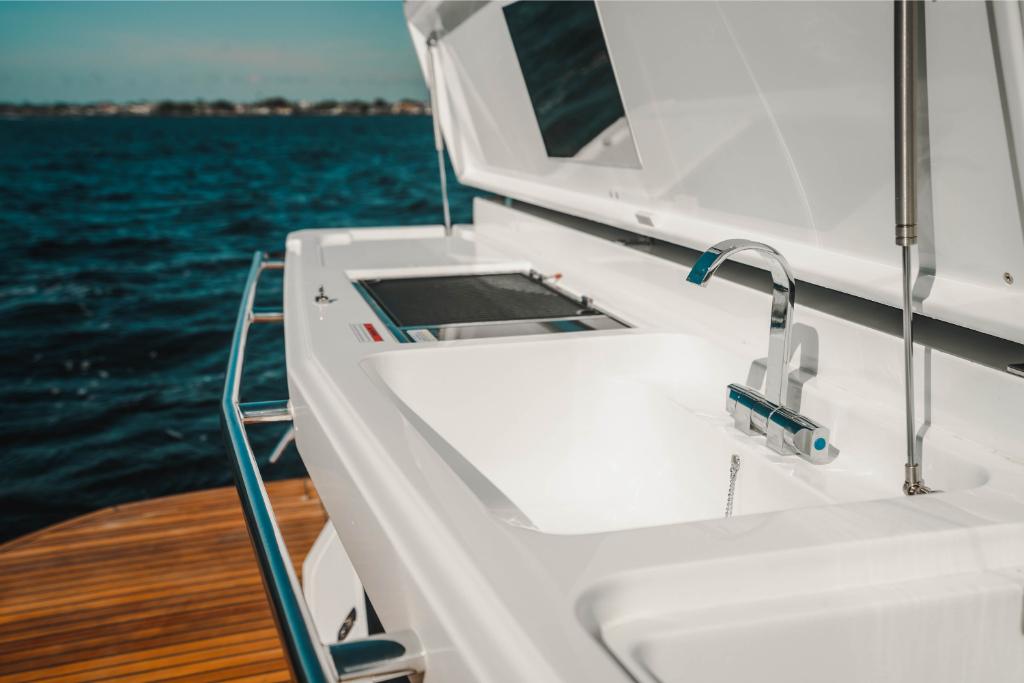2023 Galeon
                                                             410 HTC Image Thumbnail #67
