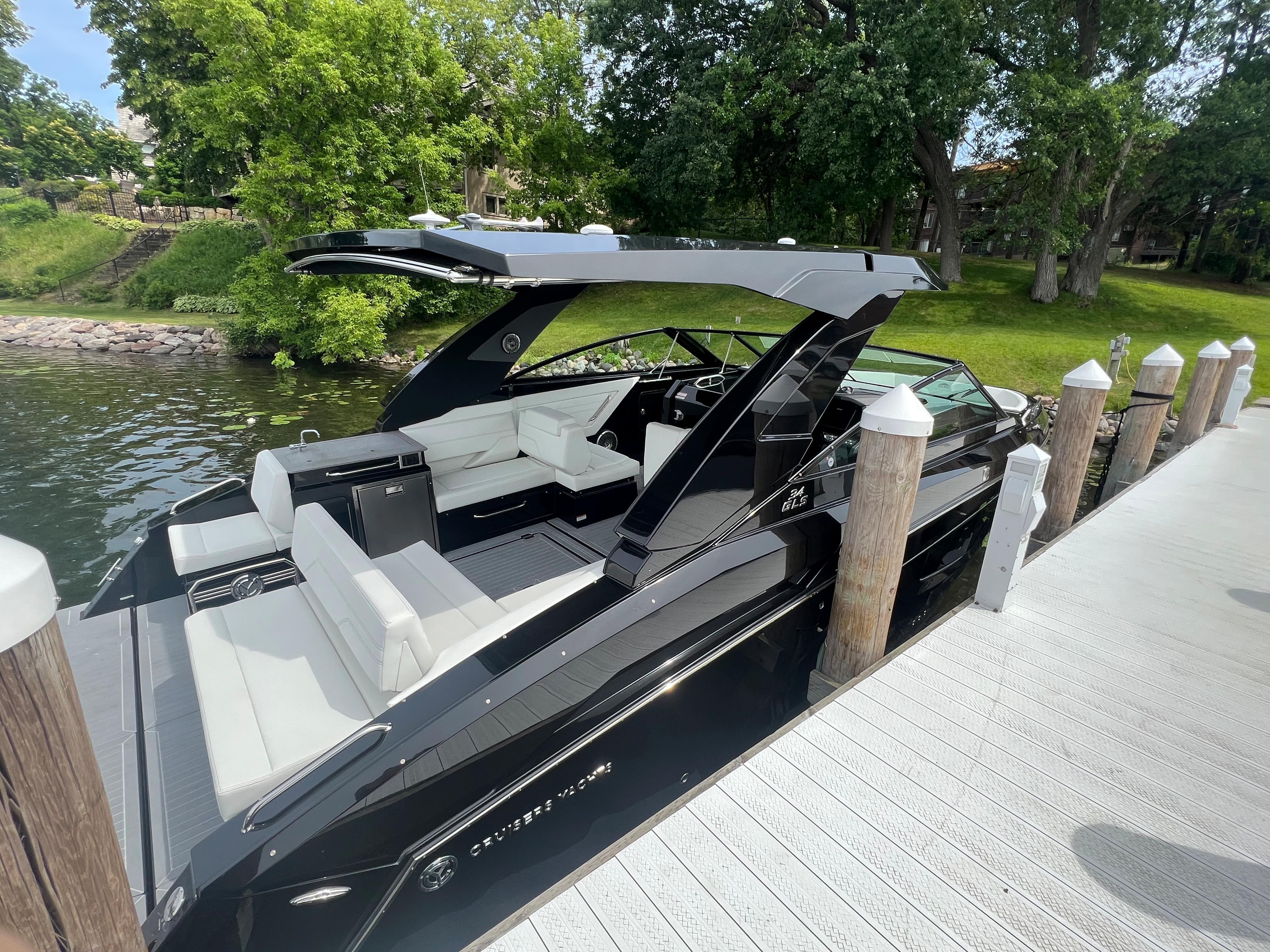 2022 Cruisers Yachts 34 GLS South Beach MarineMax Bayport