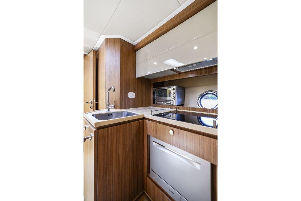 2016 Azimut
                                                             Atlantis 50 Image Thumbnail #31