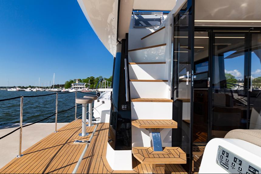 2023 Galeon
                                                             470 SKY Image Thumbnail #4