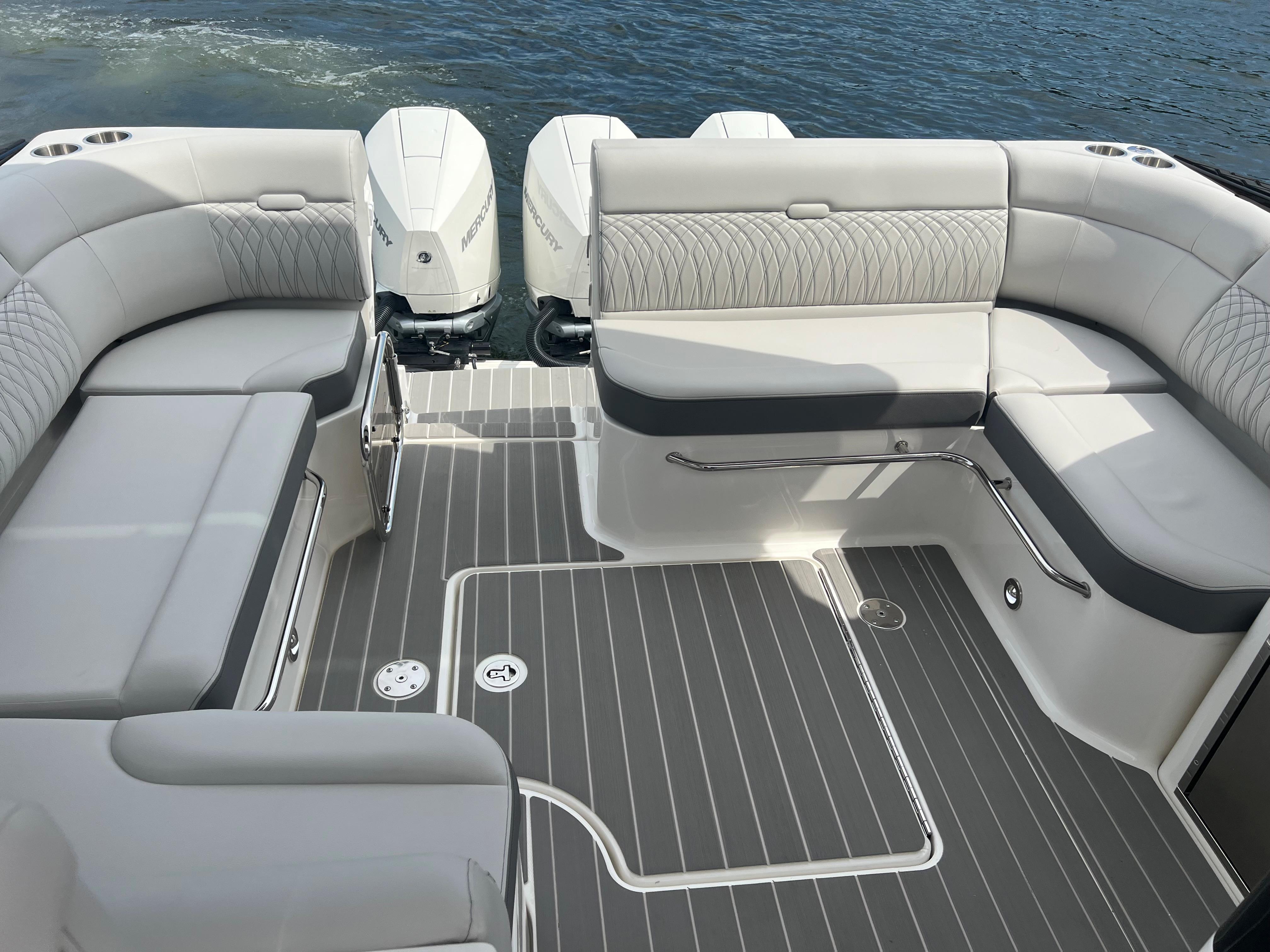 2023 Sea Ray
                                                             Sundancer 370 Outboard Image Thumbnail #31