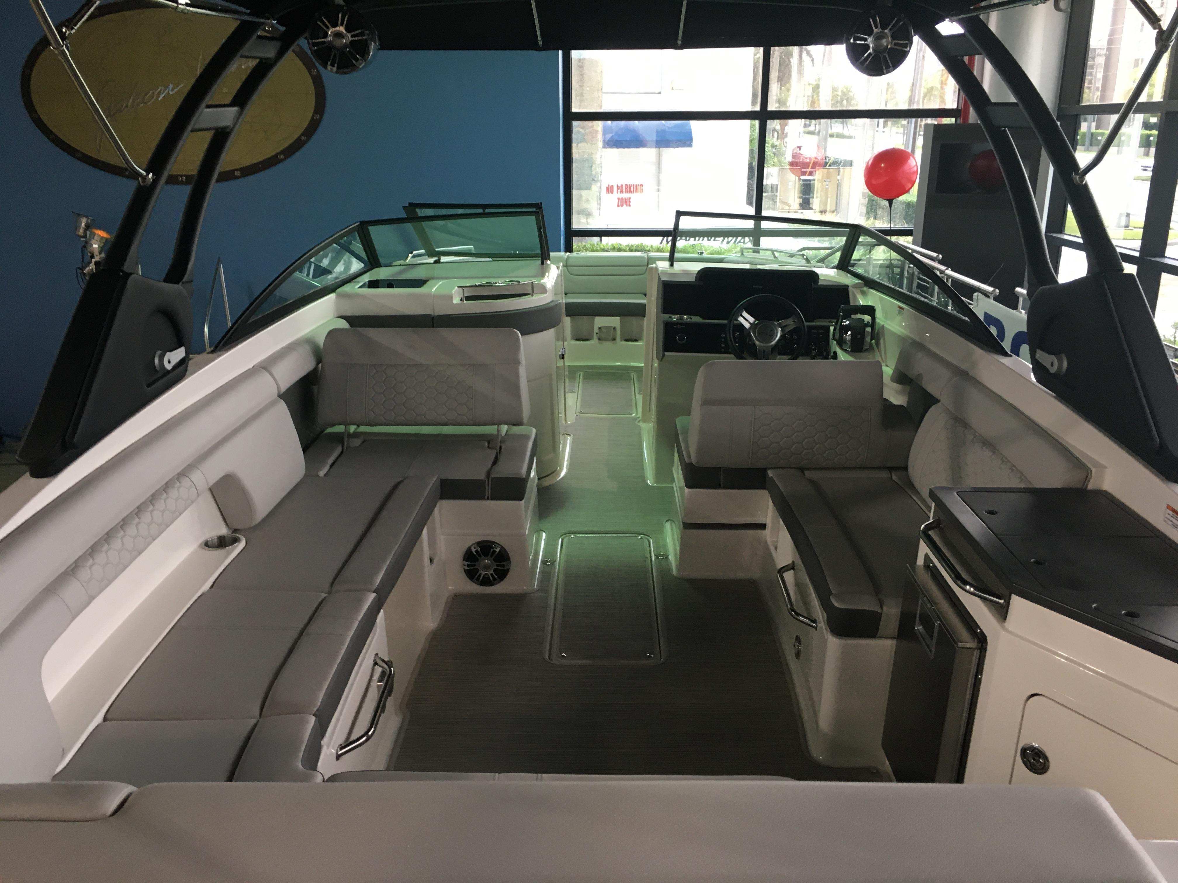 2021 Sea Ray
                                                             SDX 290 Outboard Image Thumbnail #5