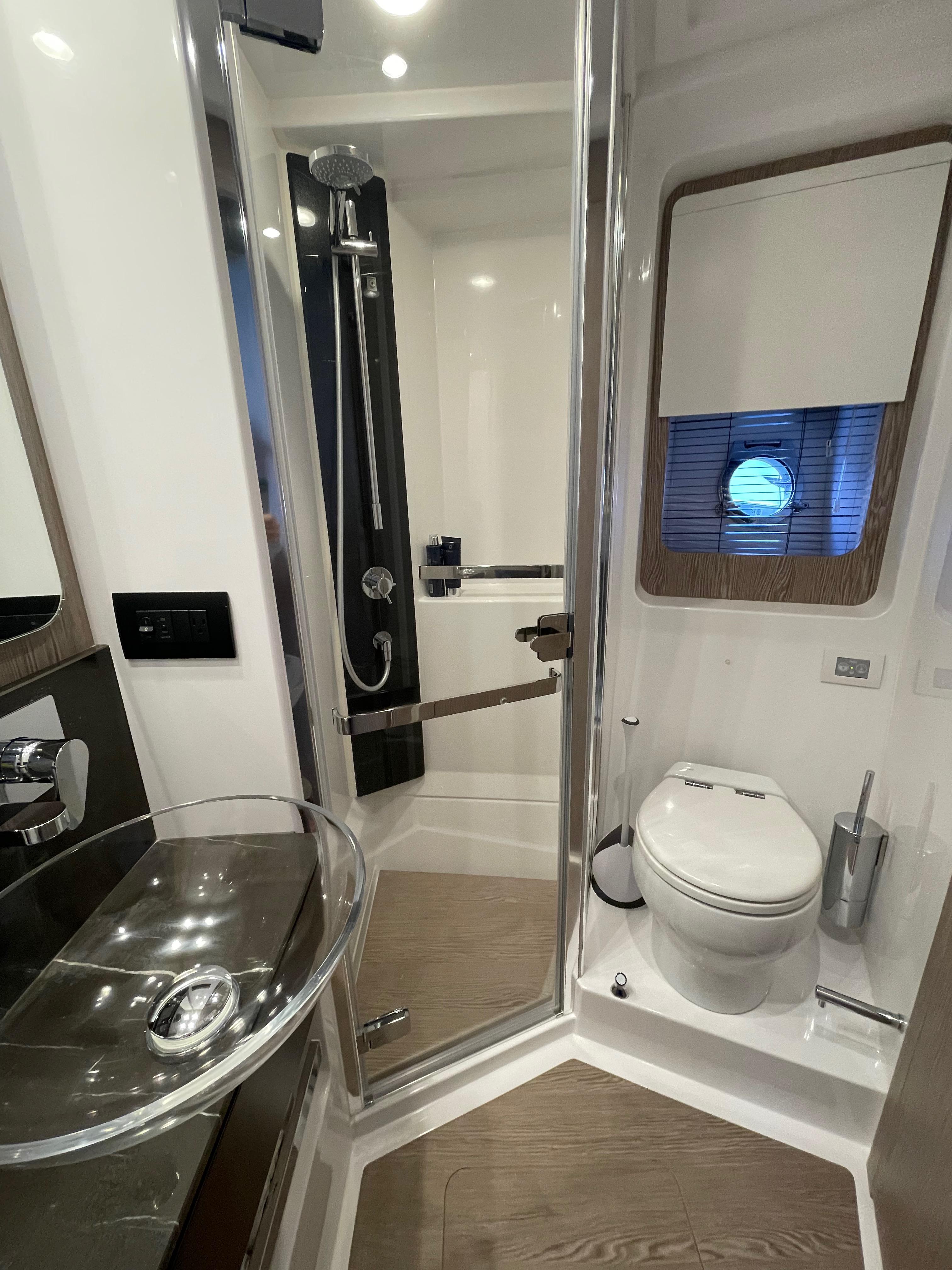 2021 Azimut
                                                             S6 SPORT FLY Image Thumbnail #6