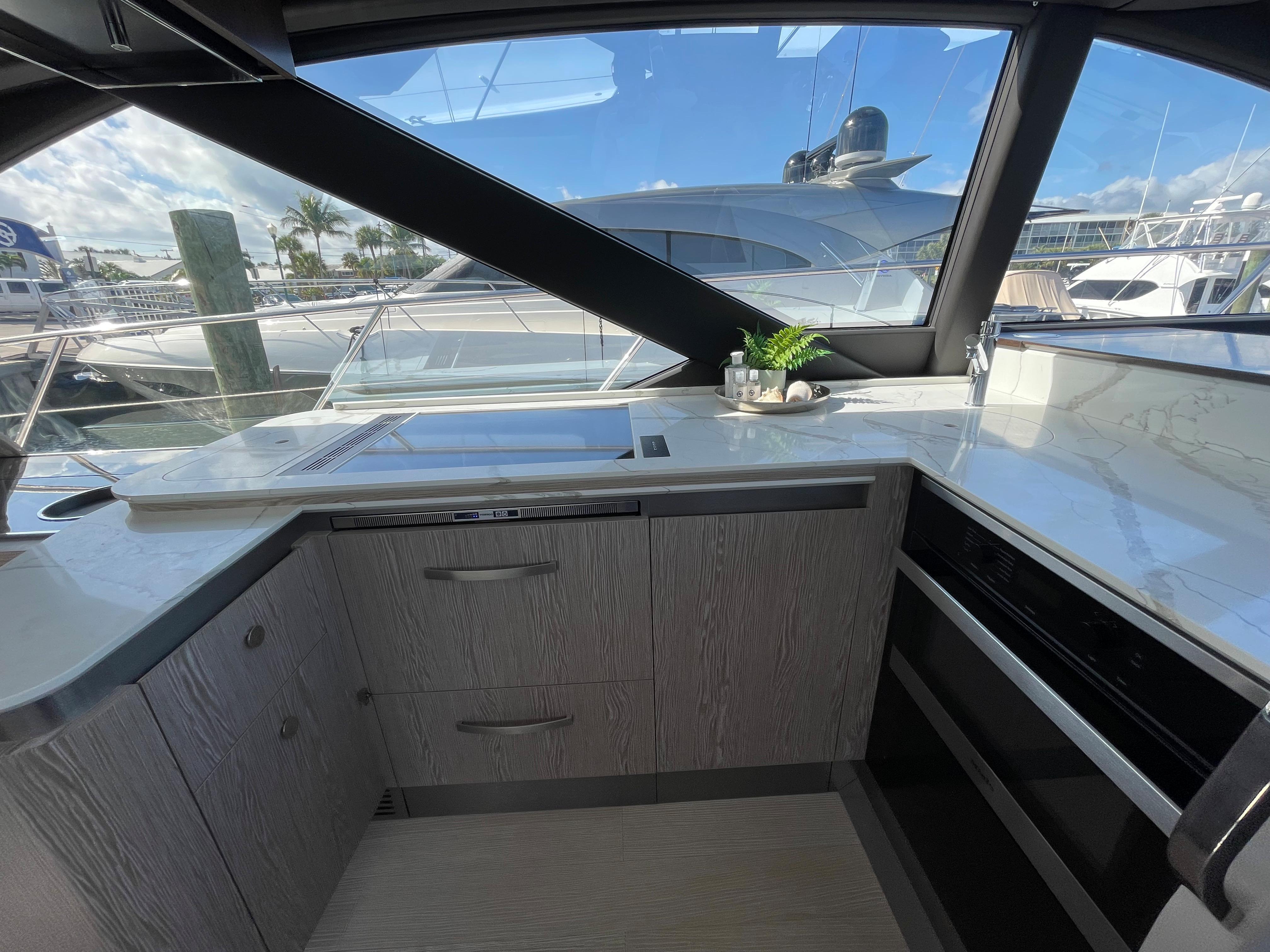 2021 Azimut
                                                             S6 SPORT FLY Image Thumbnail #13