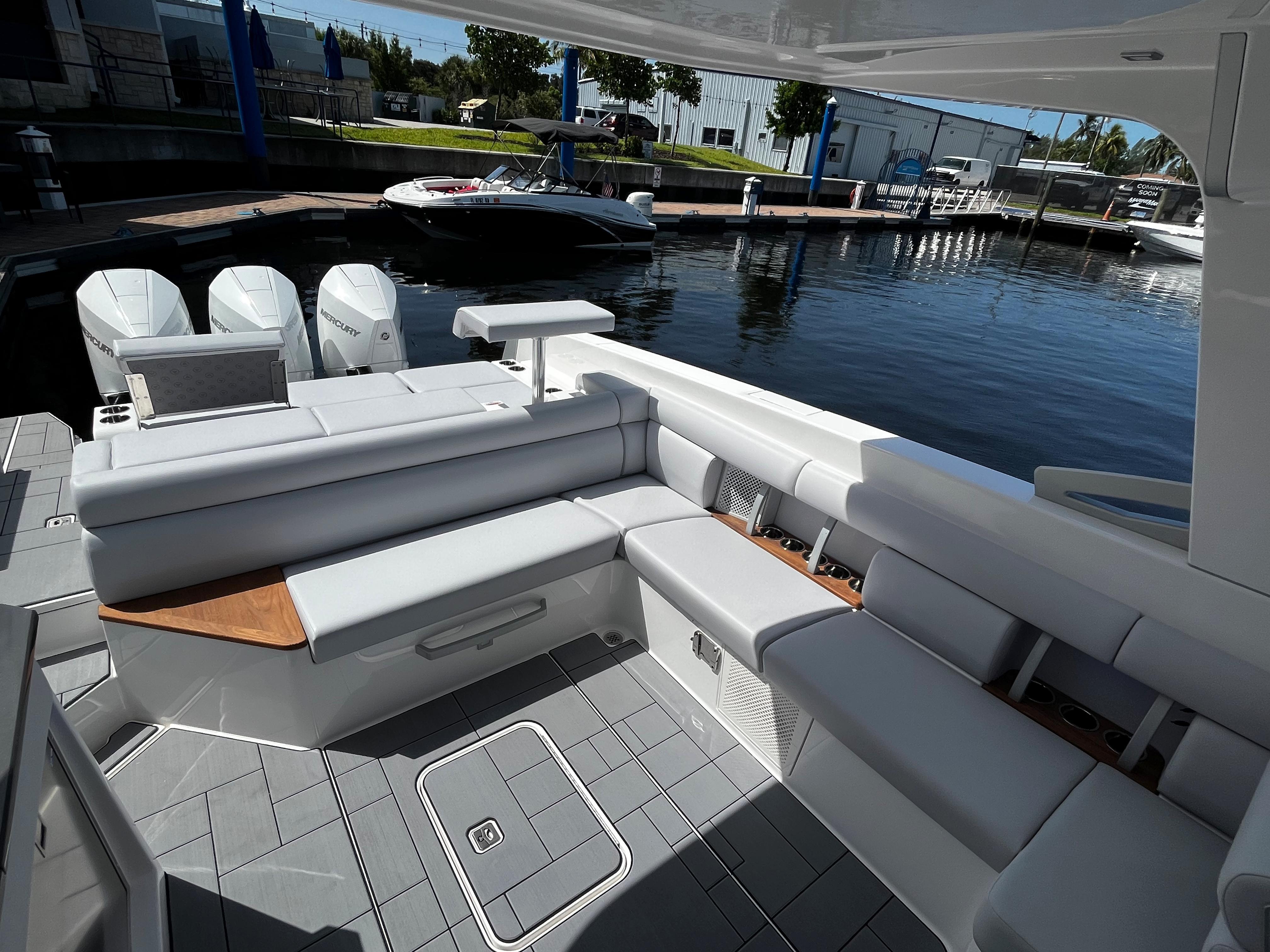 2023 Aviara
                                                             AV36 Outboard Image Thumbnail #9
