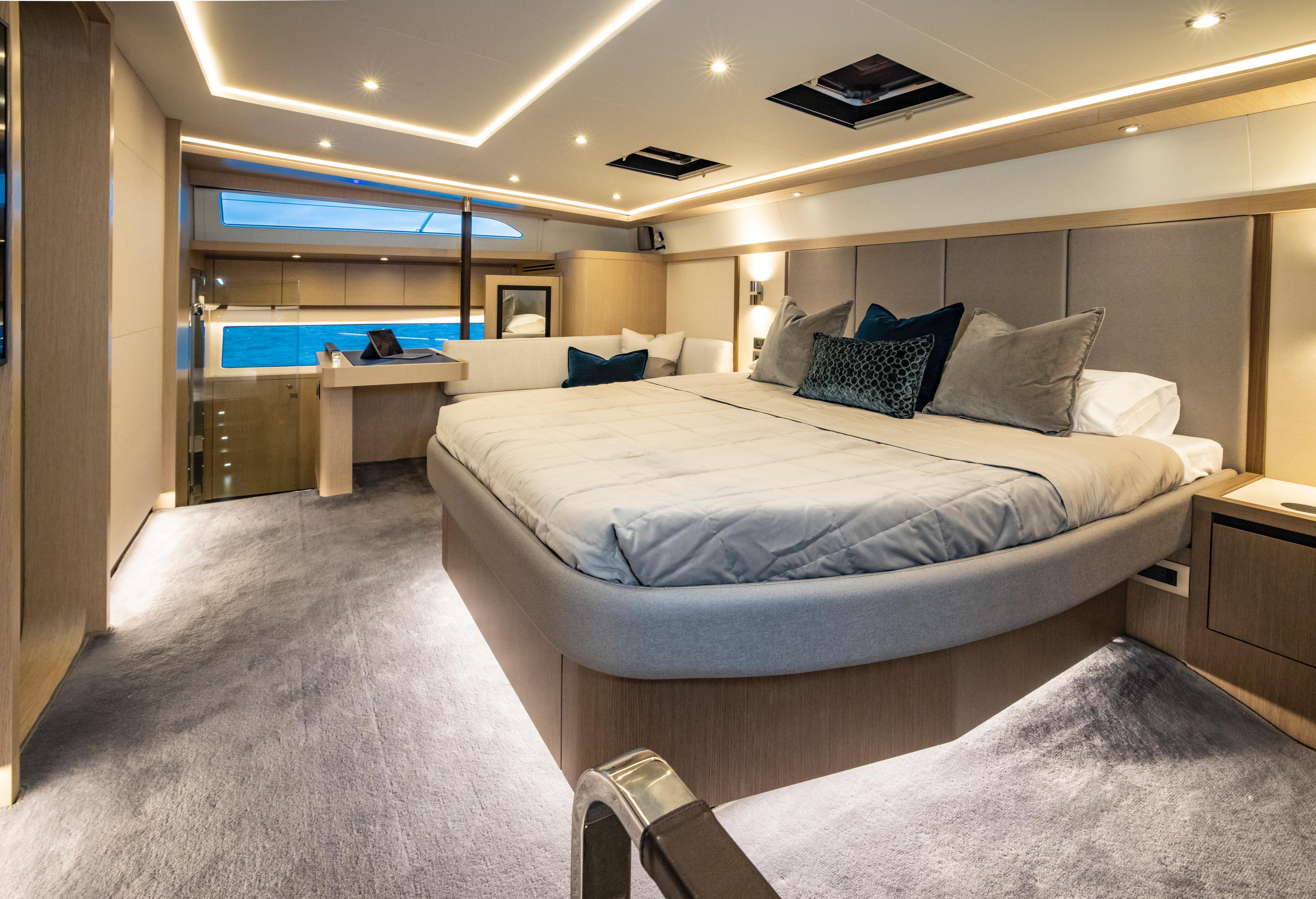 2021 Aquila
70 LUXURY Image Thumbnail #18