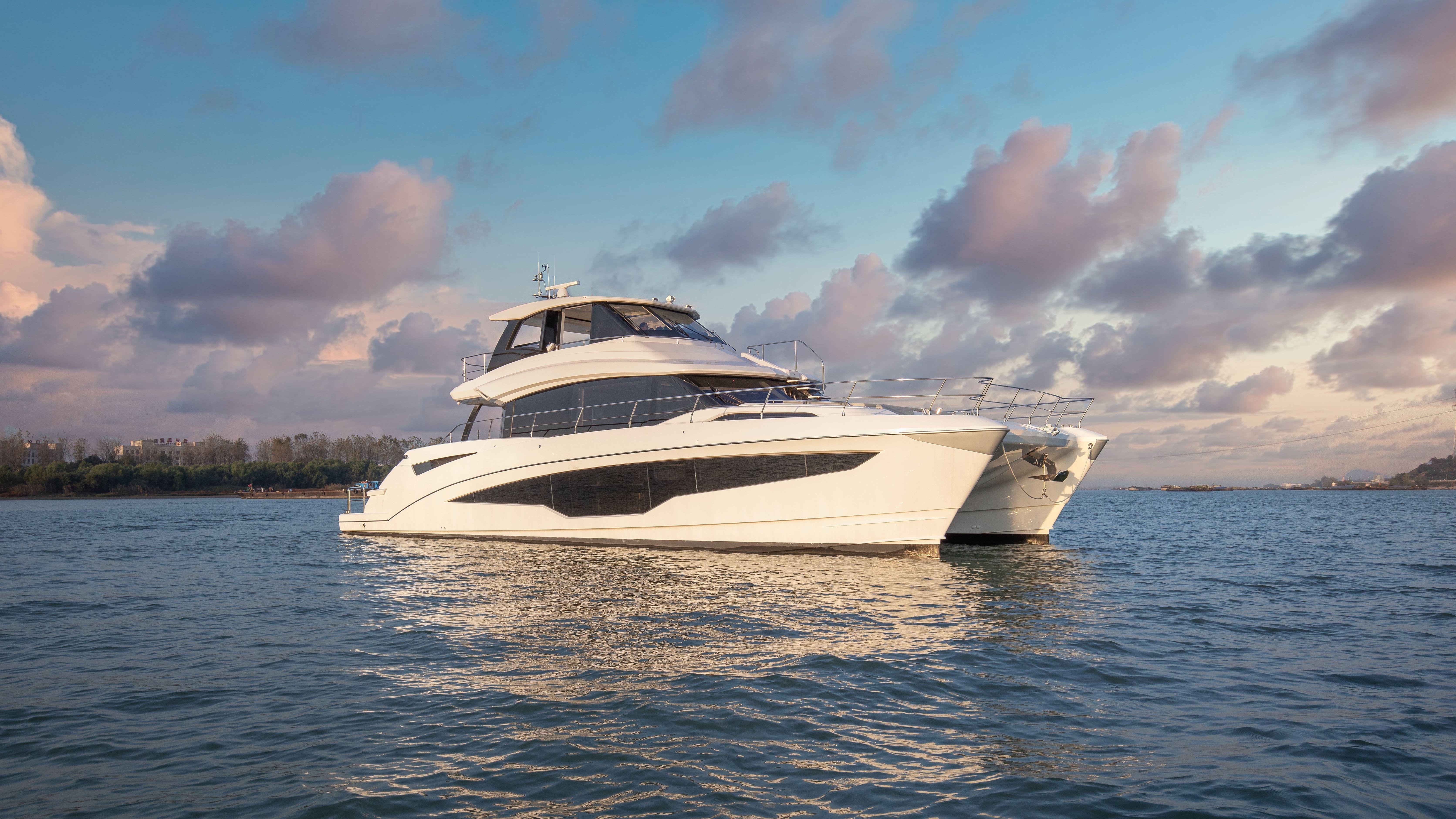 2021 Aquila
70 LUXURY Image Thumbnail #1
