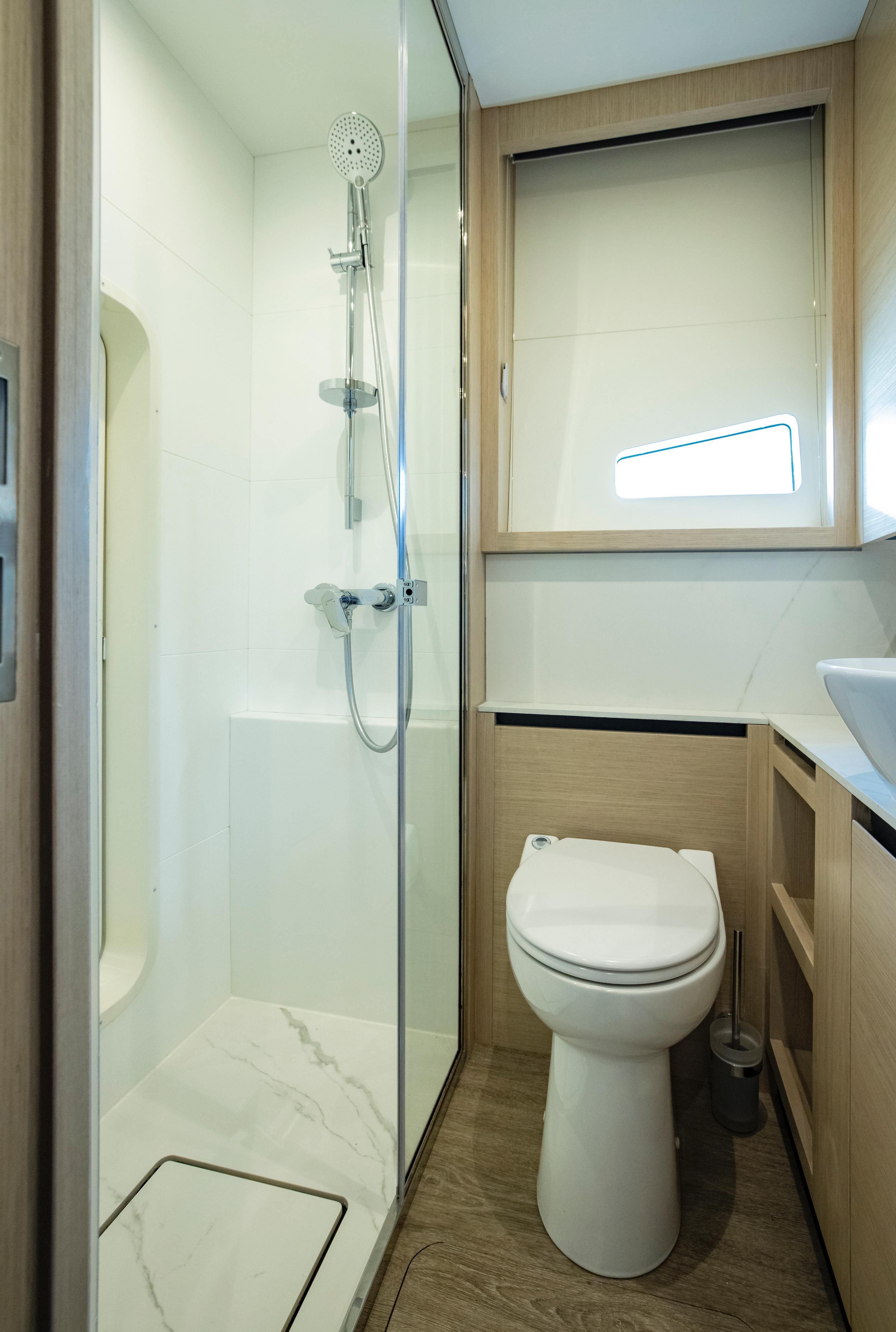 2021 Aquila
70 LUXURY Image Thumbnail #28