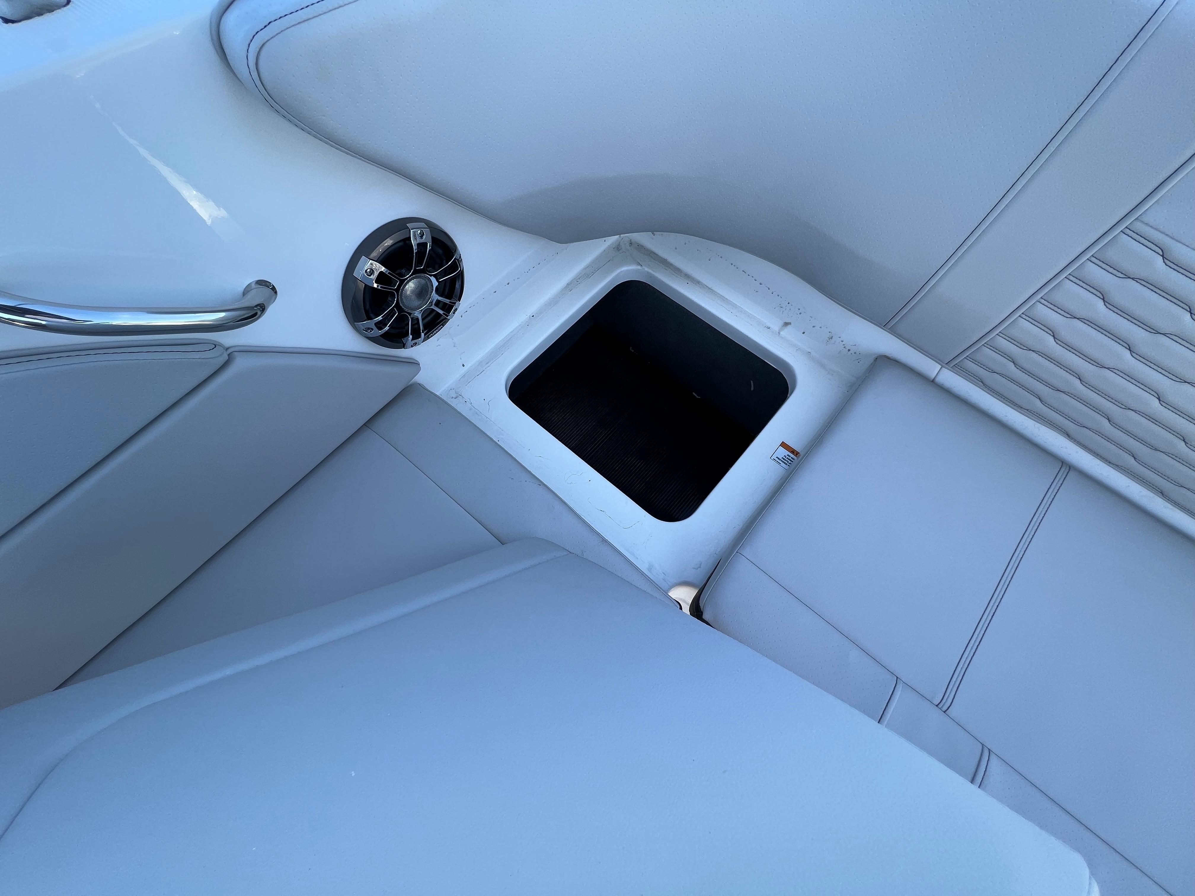 2023 Sea Ray
                                                             SPX 210 OB Image Thumbnail #18