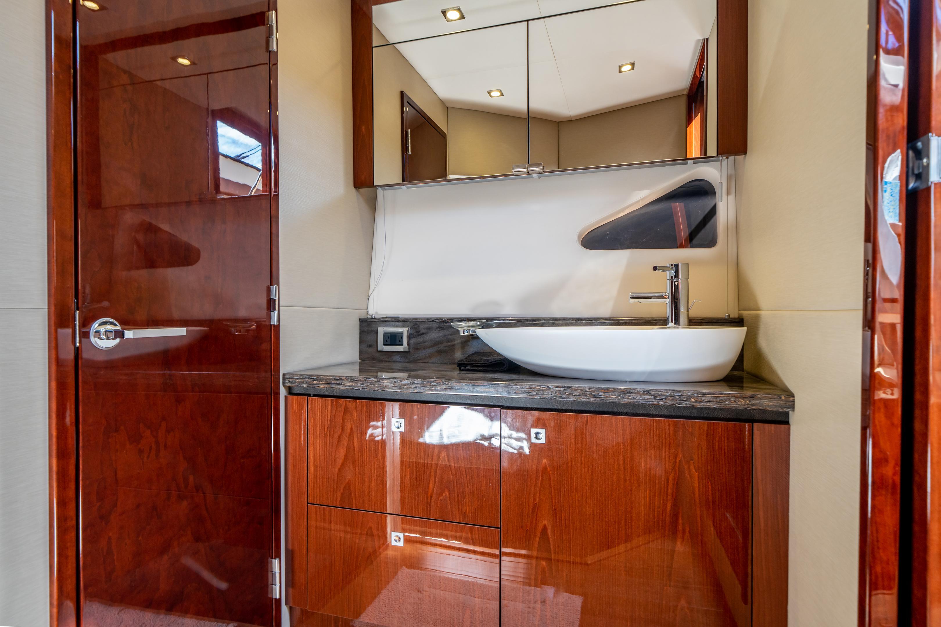 2014 Sea Ray
                                                             510 Sundancer Image Thumbnail #17
