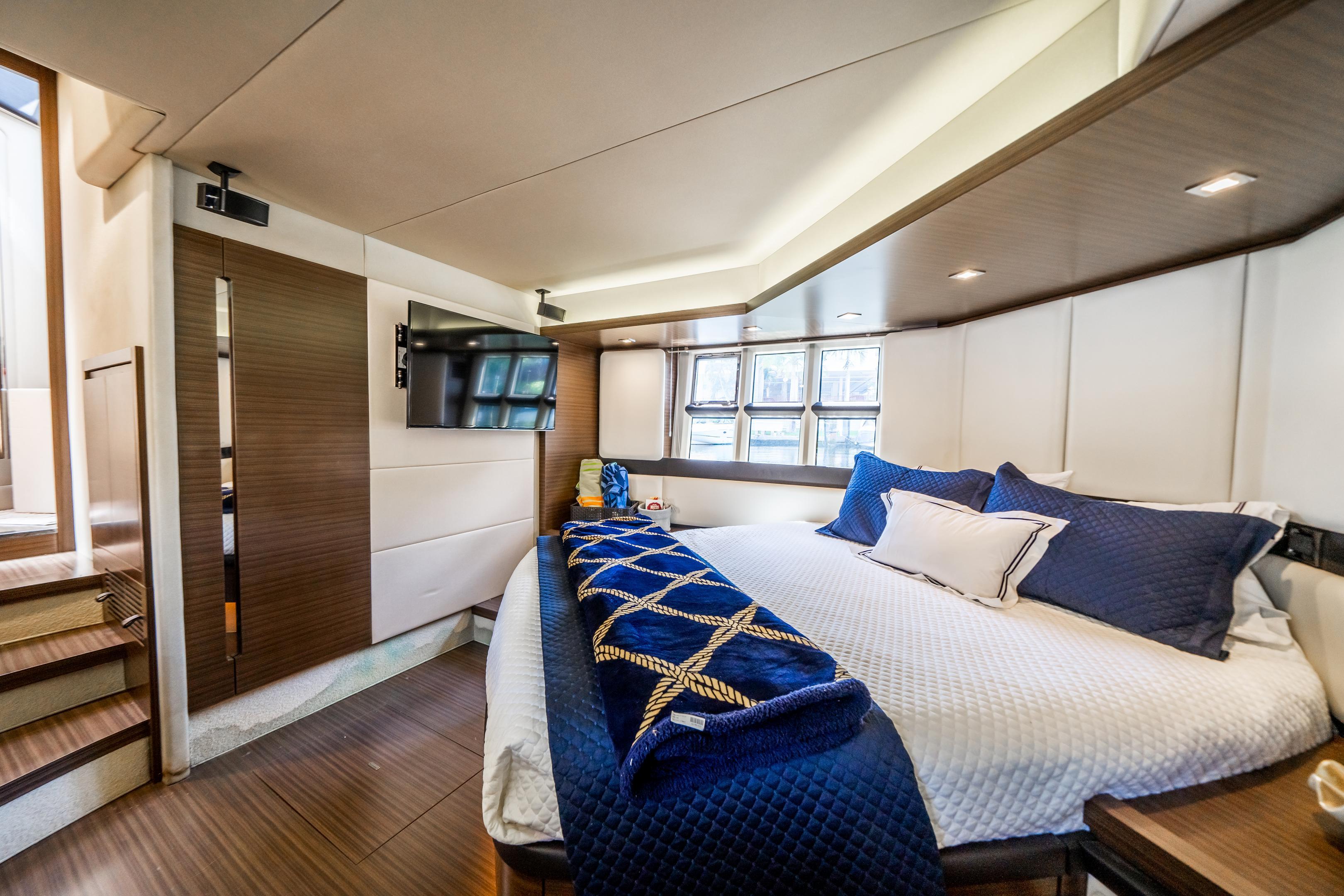 2016 Azimut
                                                             55S Image Thumbnail #11