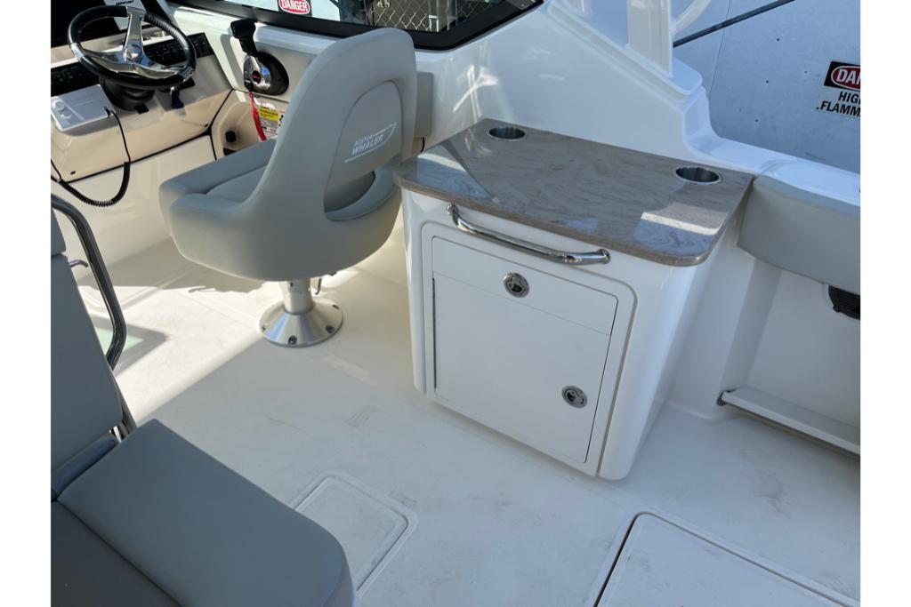 2023 Boston Whaler
                                                             240 Vantage Image Thumbnail #24