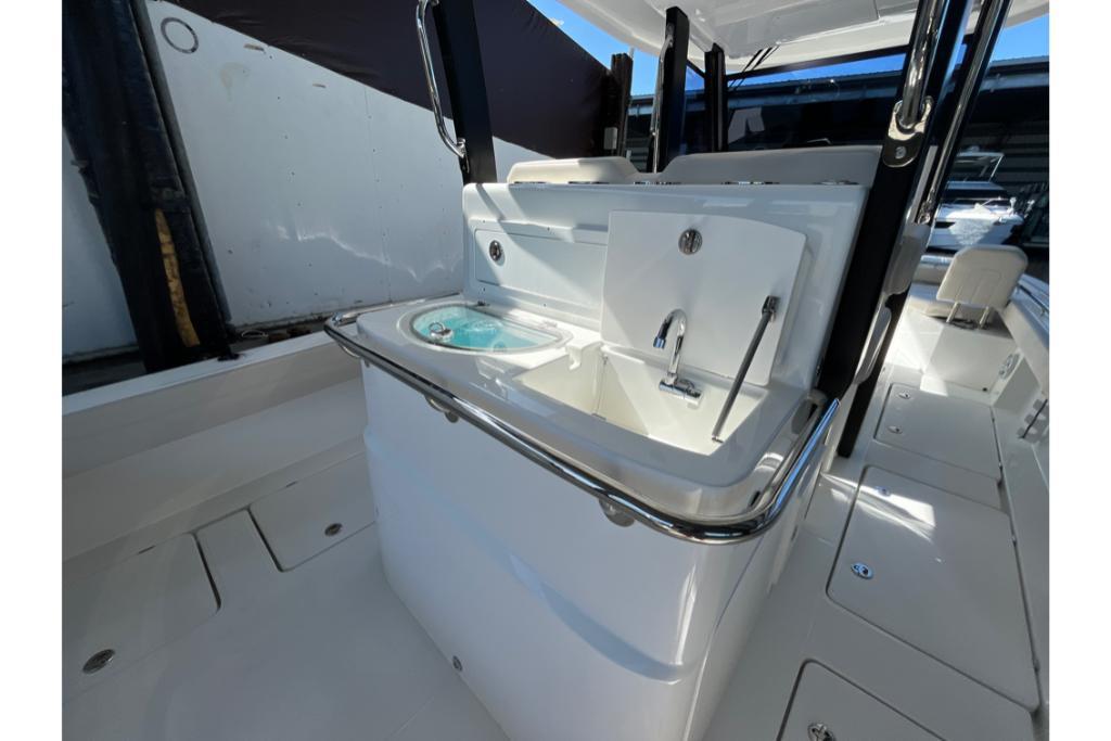 2022 Aquila
                                                             28 Molokai Power Catamaran Image Thumbnail #2