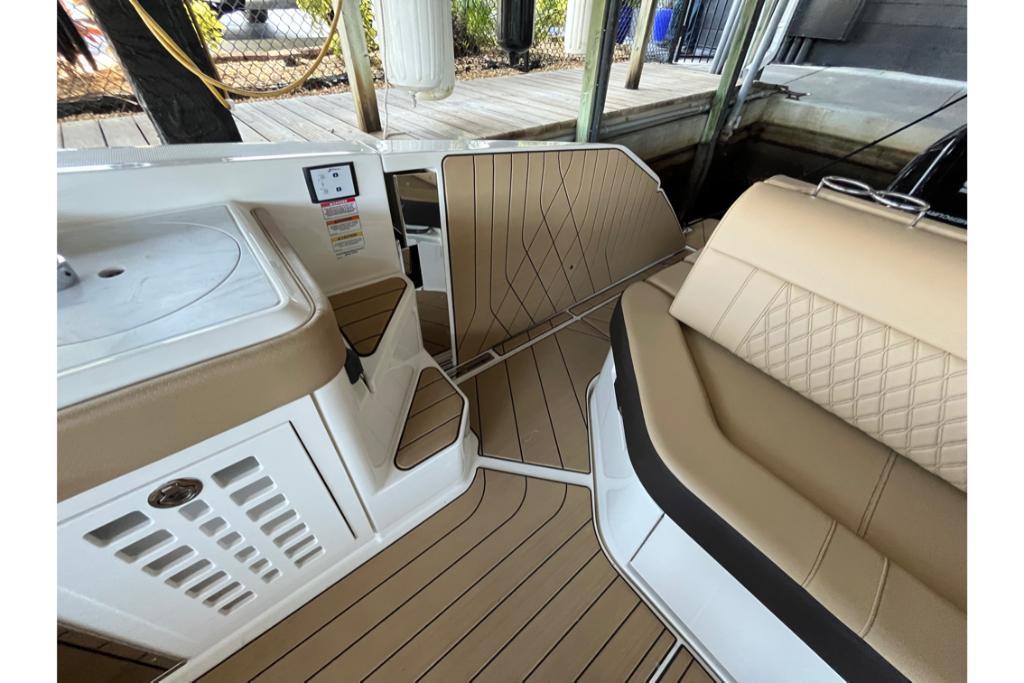 2023 Sea Ray
                                                             SLX 400 Outboard Image Thumbnail #26
