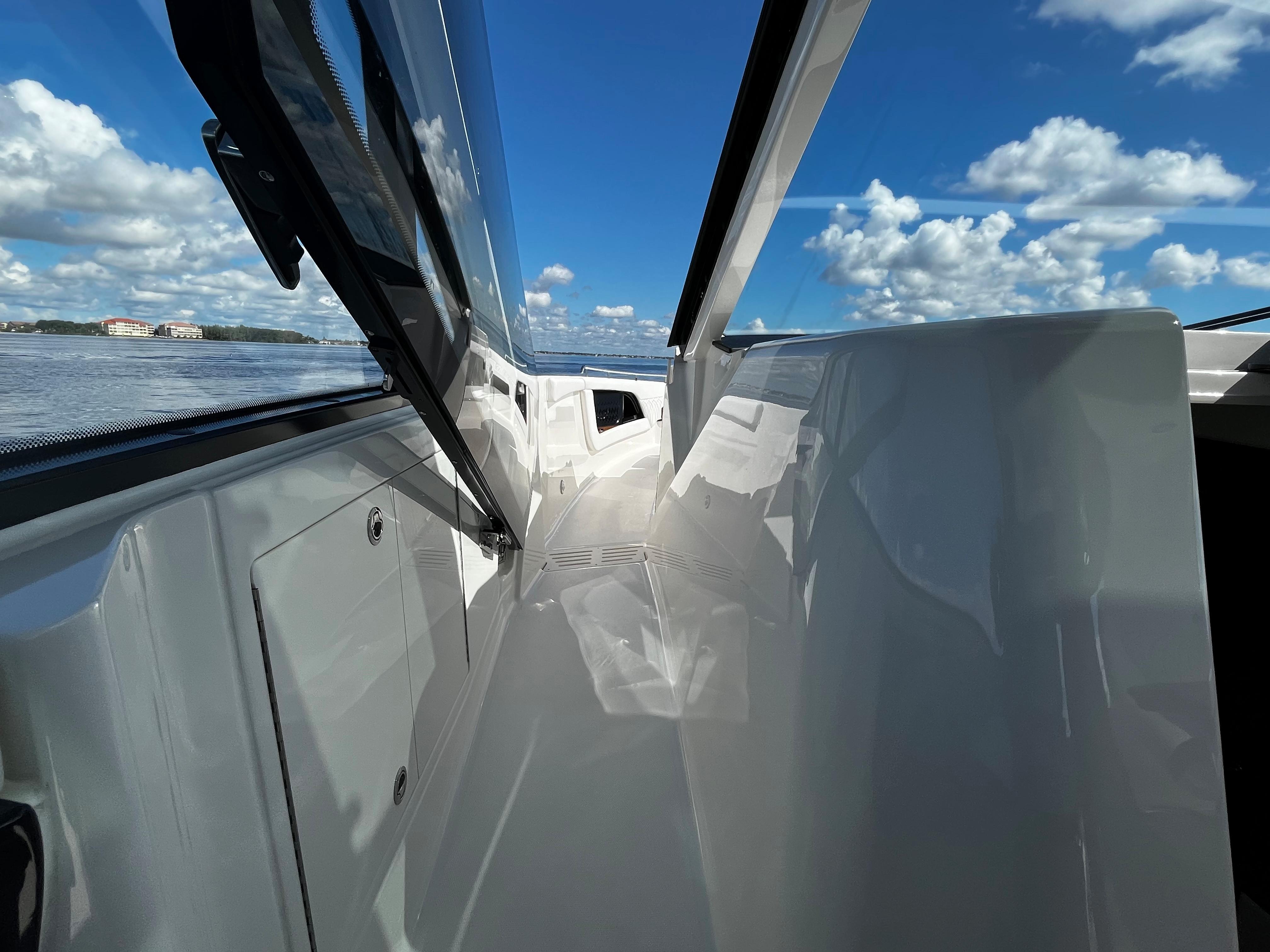2023 Sea Ray
                                                             Sundancer 370 OB Image Thumbnail #54