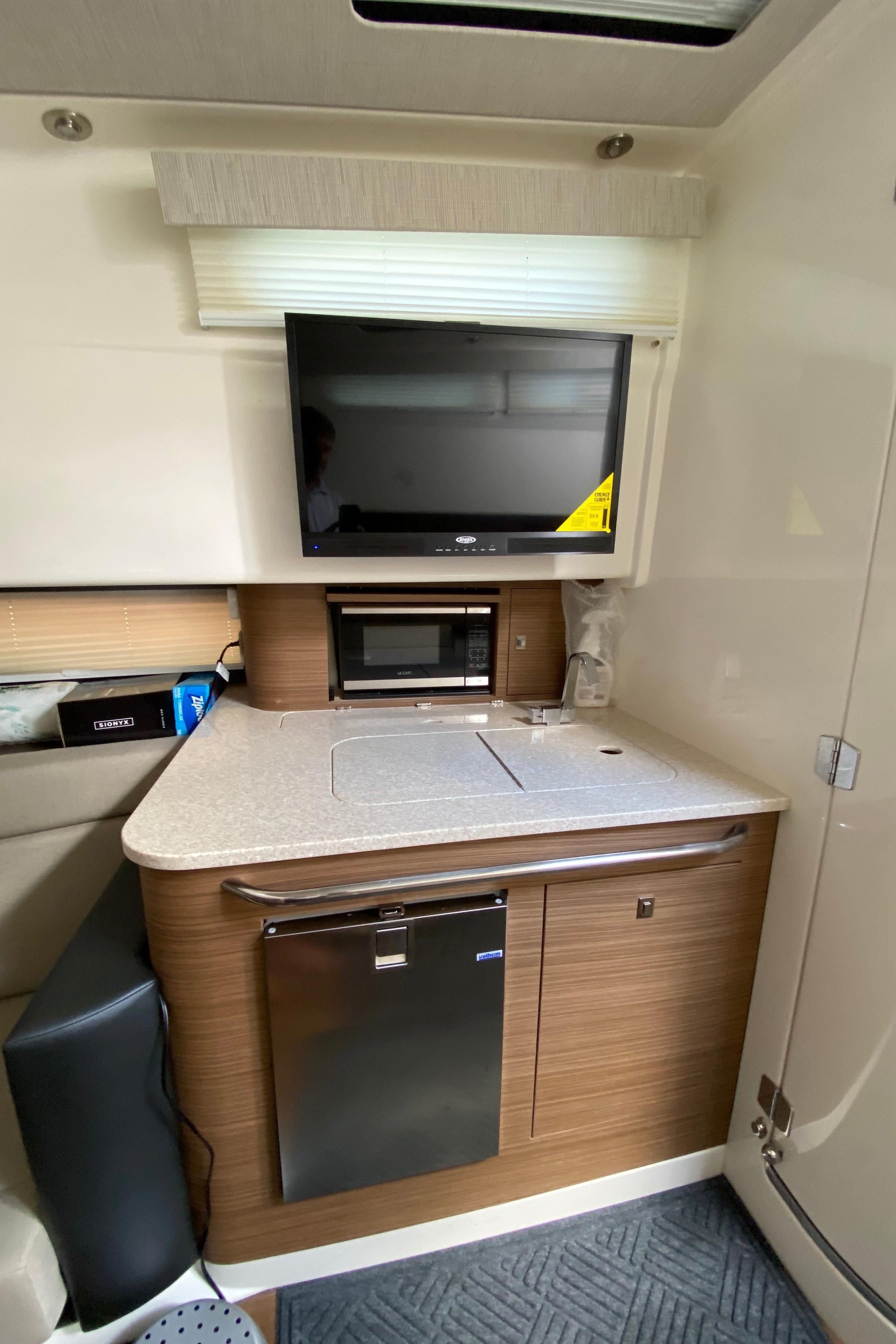 2022 Boston Whaler
                                                             420 Outrage Image Thumbnail #26