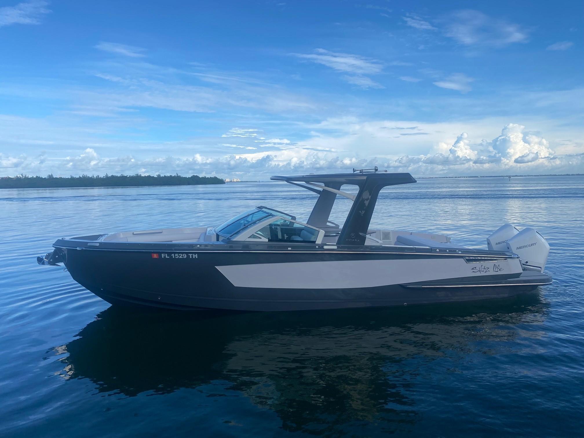 2022 Aviara
                                                             AV32 Outboard Image Thumbnail #0