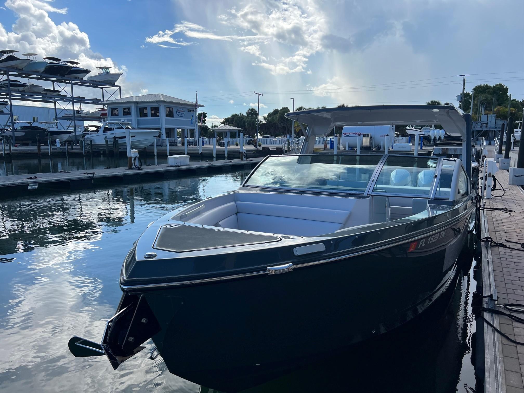 2022 Aviara
                                                             AV32 Outboard Image Thumbnail #9