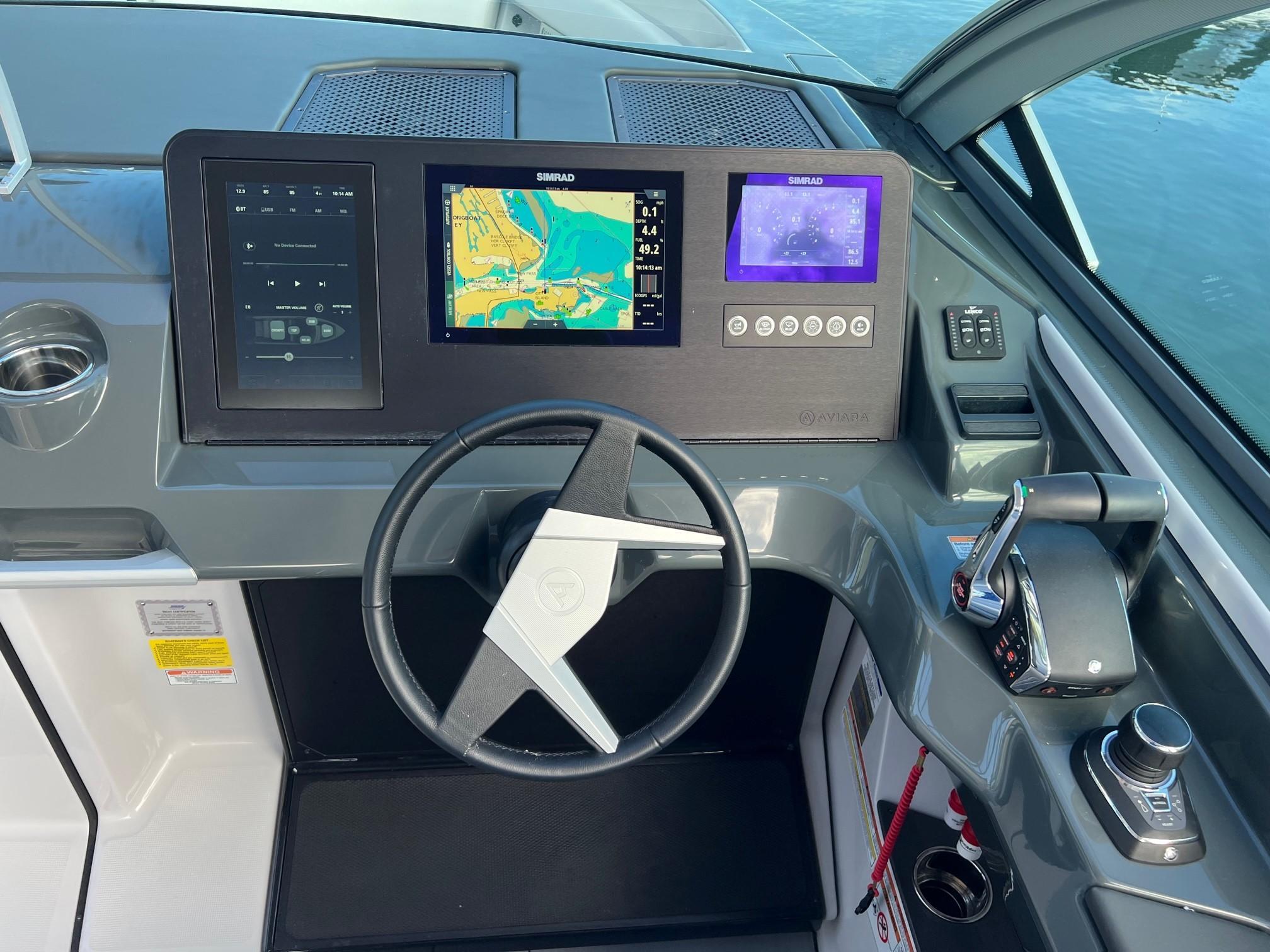 2022 Aviara
                                                             AV32 Outboard Image Thumbnail #10