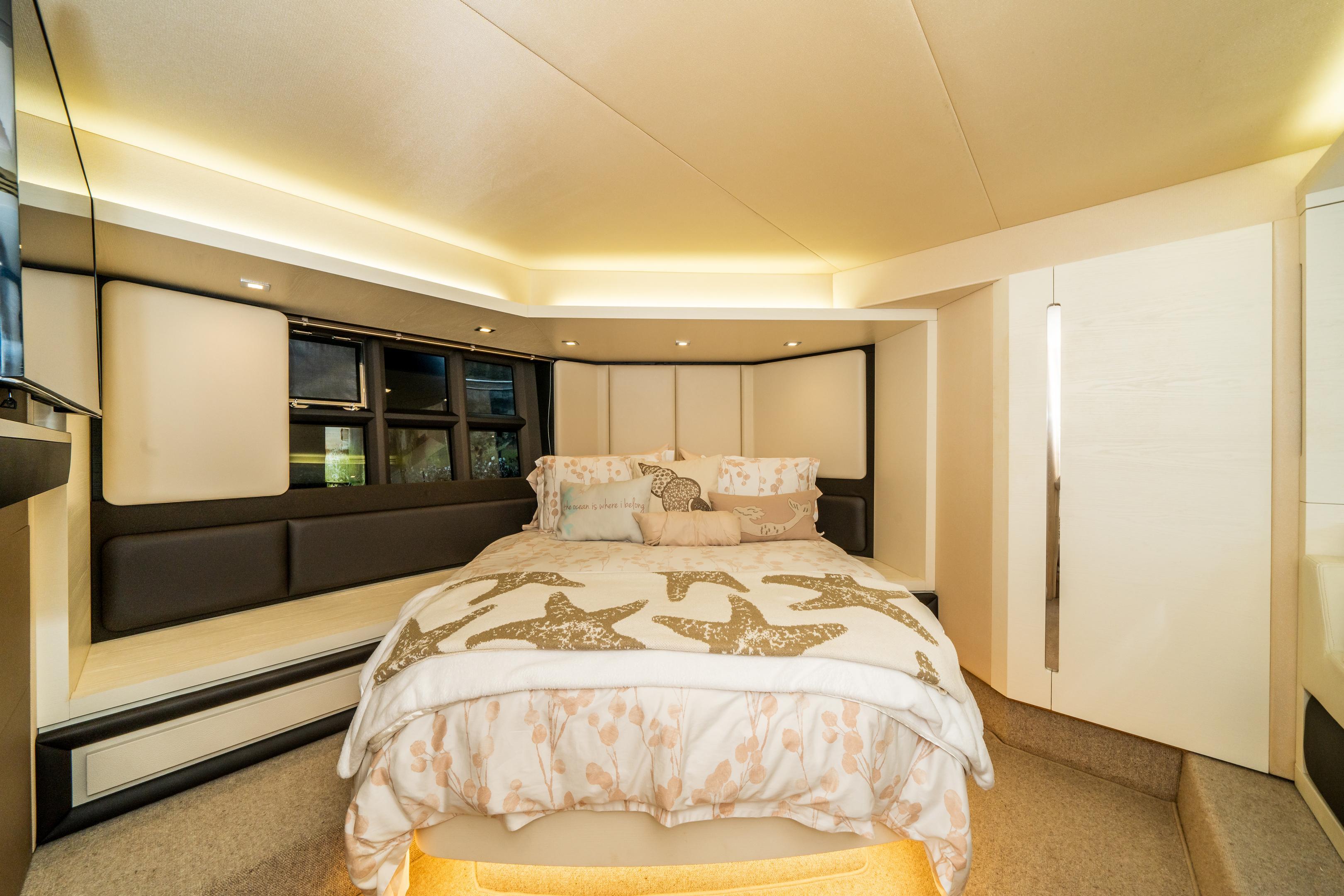 2015 Azimut
                                                             55S Image Thumbnail #24