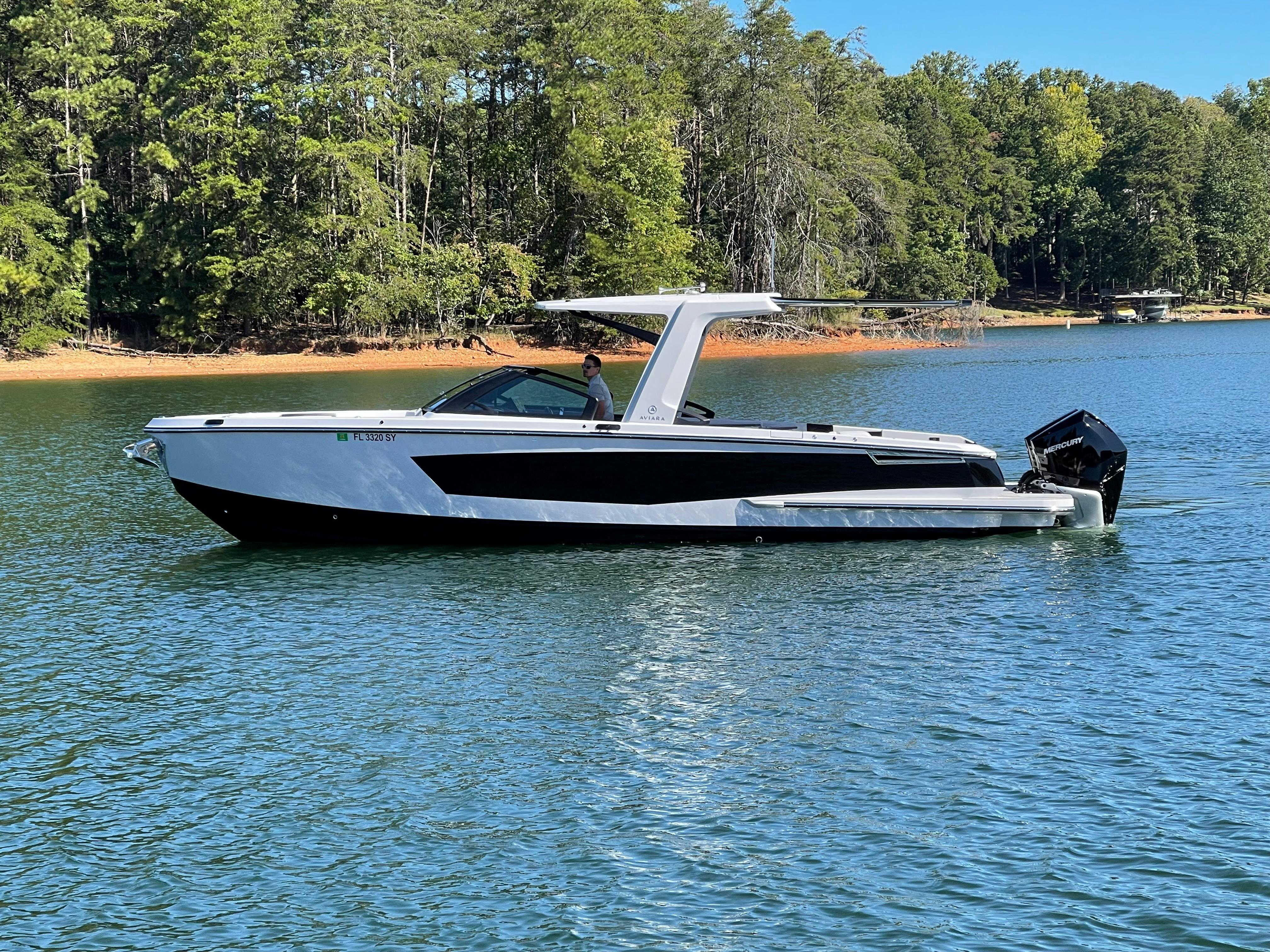 2021 Aviara
                                                             AV32 Outboard Image Thumbnail #1
