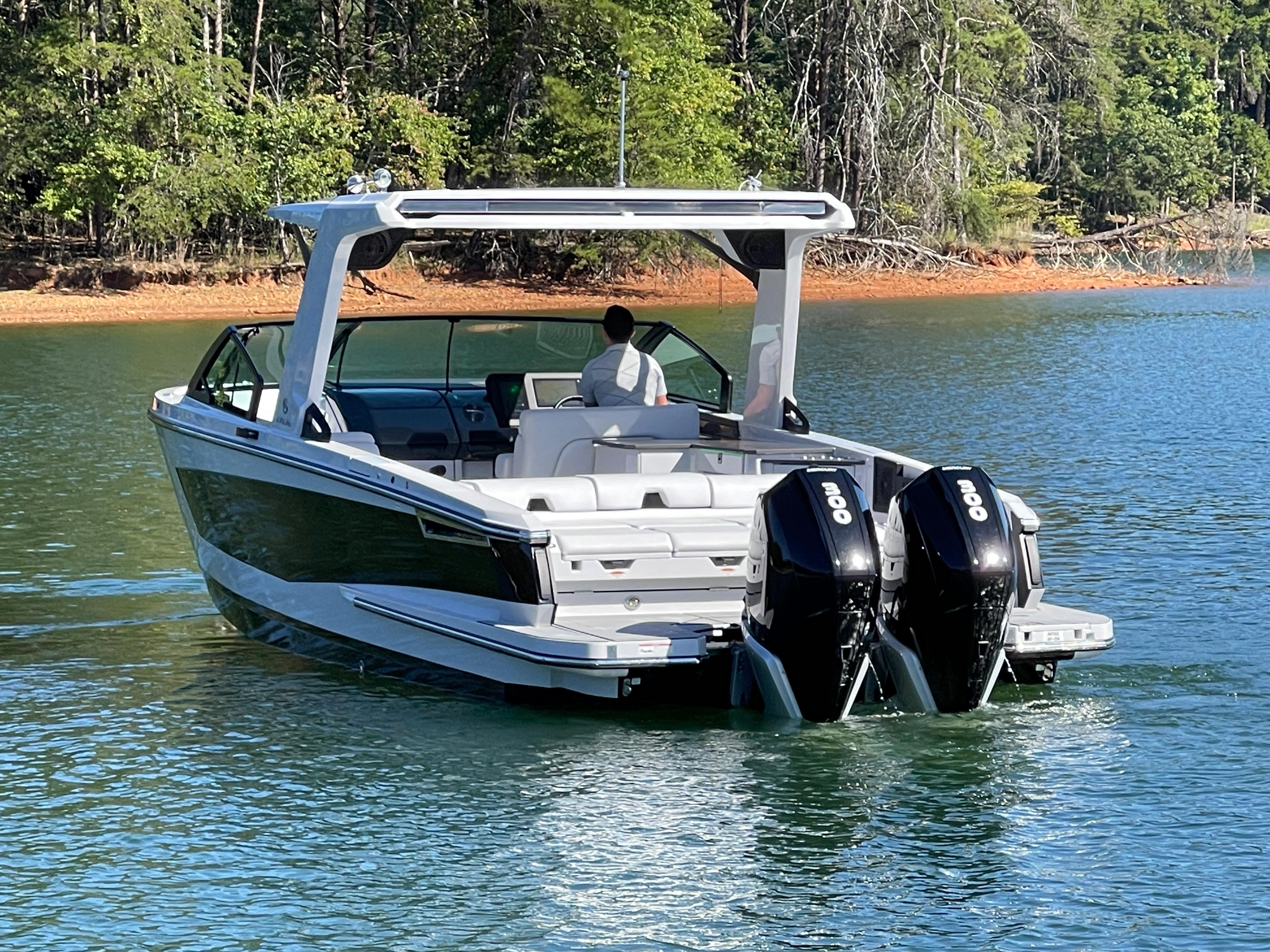 2021 Aviara
                                                             AV32 Outboard Image Thumbnail #5