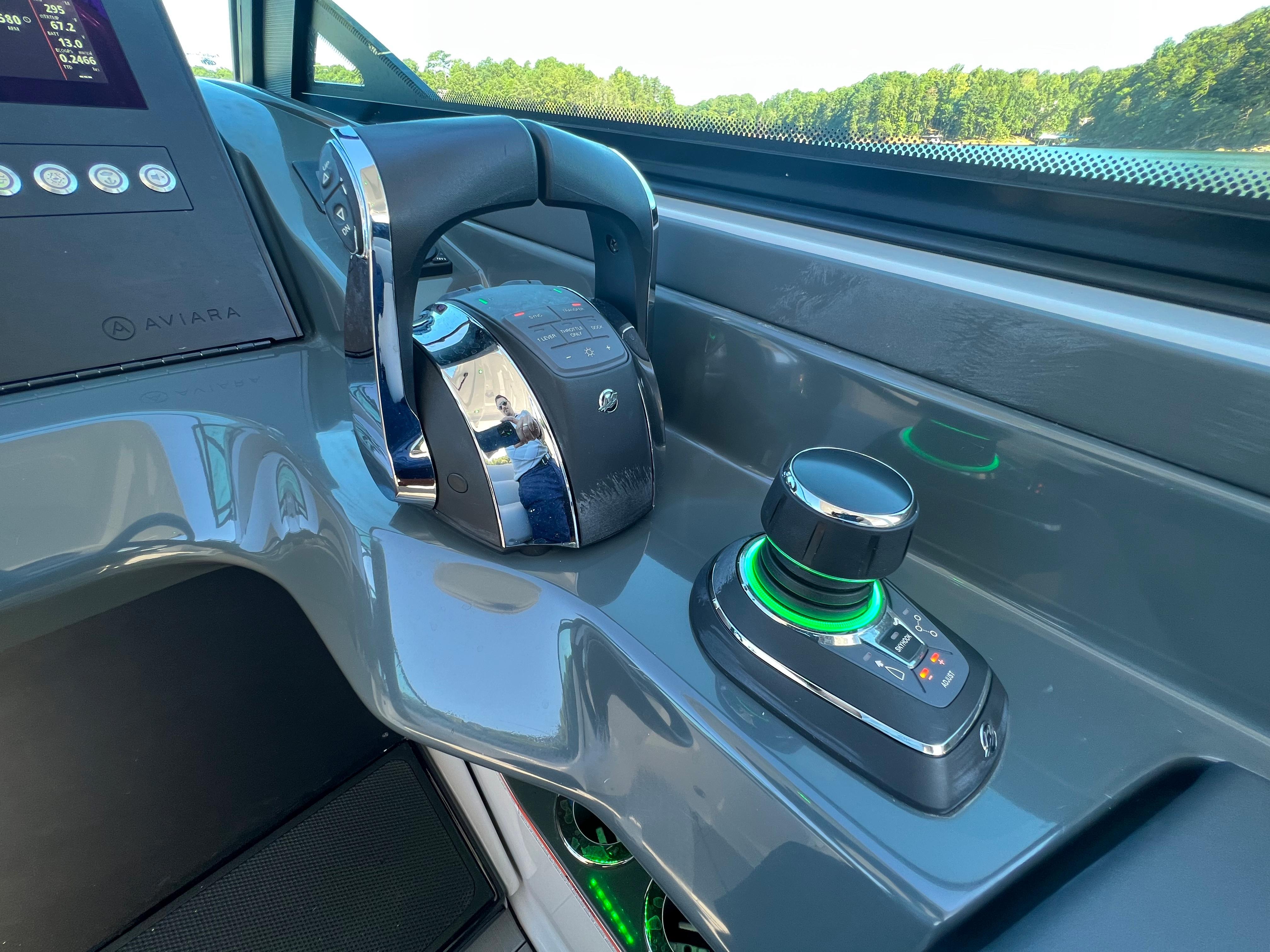 2021 Aviara
                                                             AV32 Outboard Image Thumbnail #37