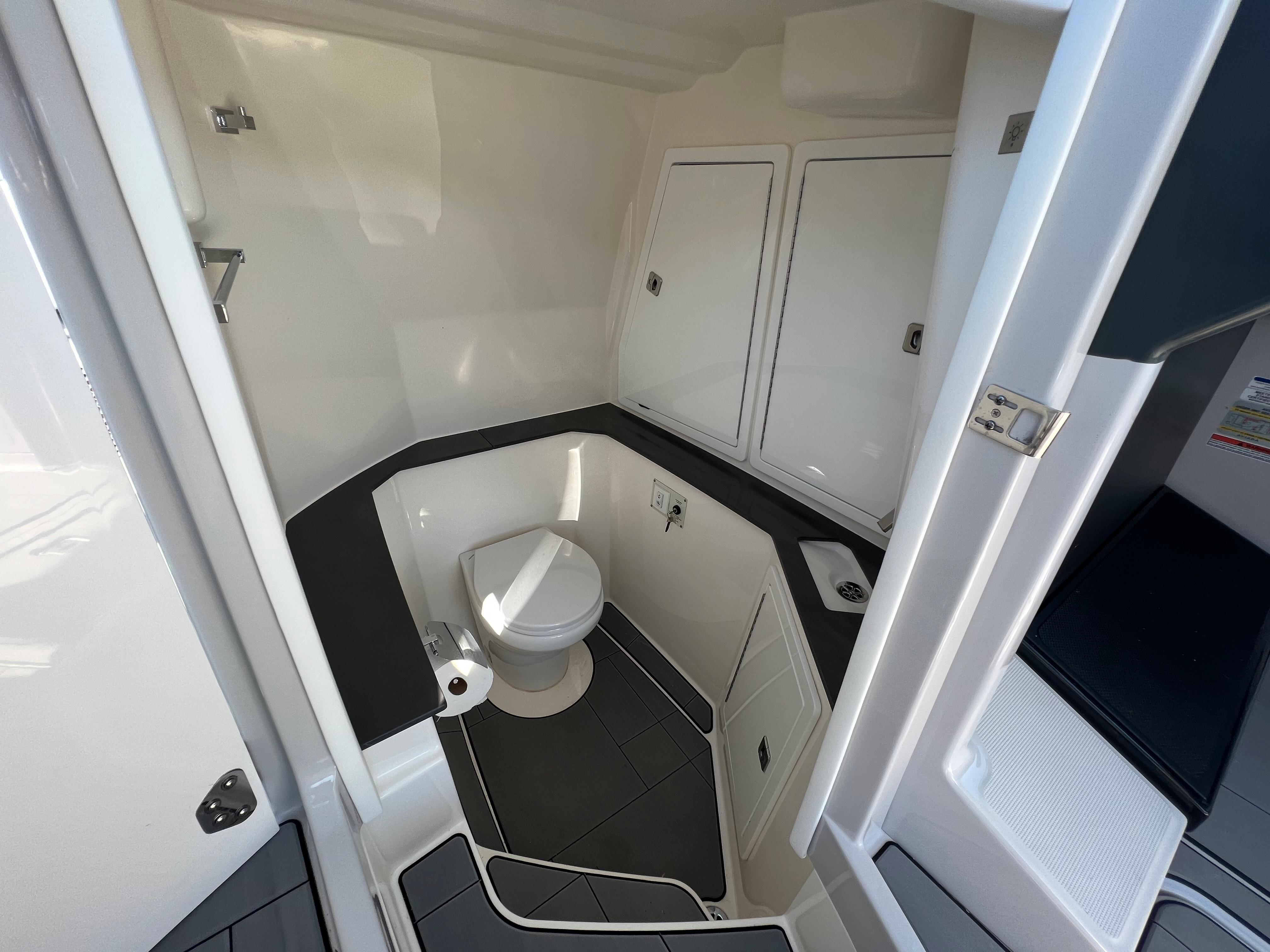 2021 Aviara
                                                             AV32 Outboard Image Thumbnail #38