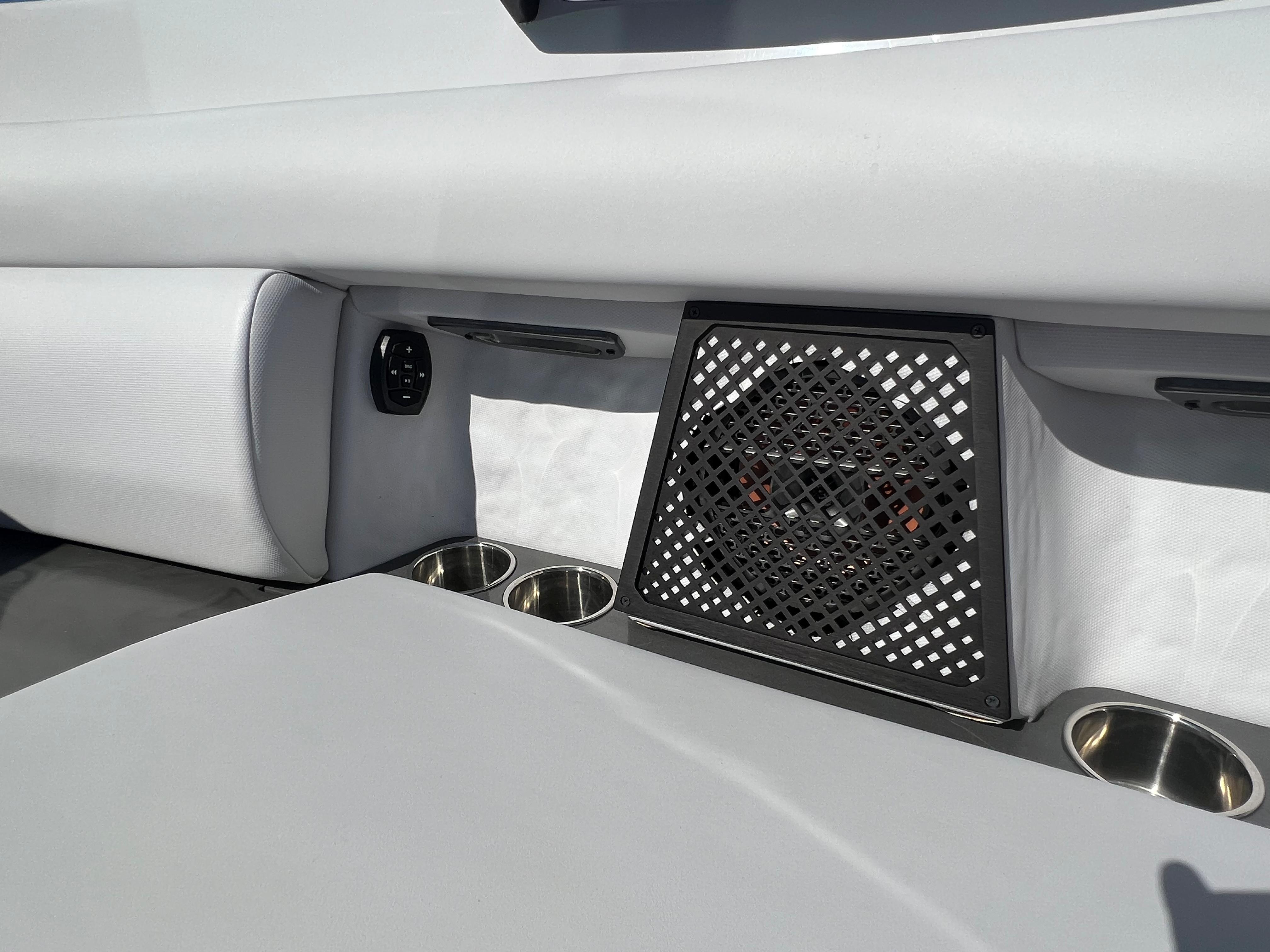 2021 Aviara
                                                             AV32 Outboard Image Thumbnail #45