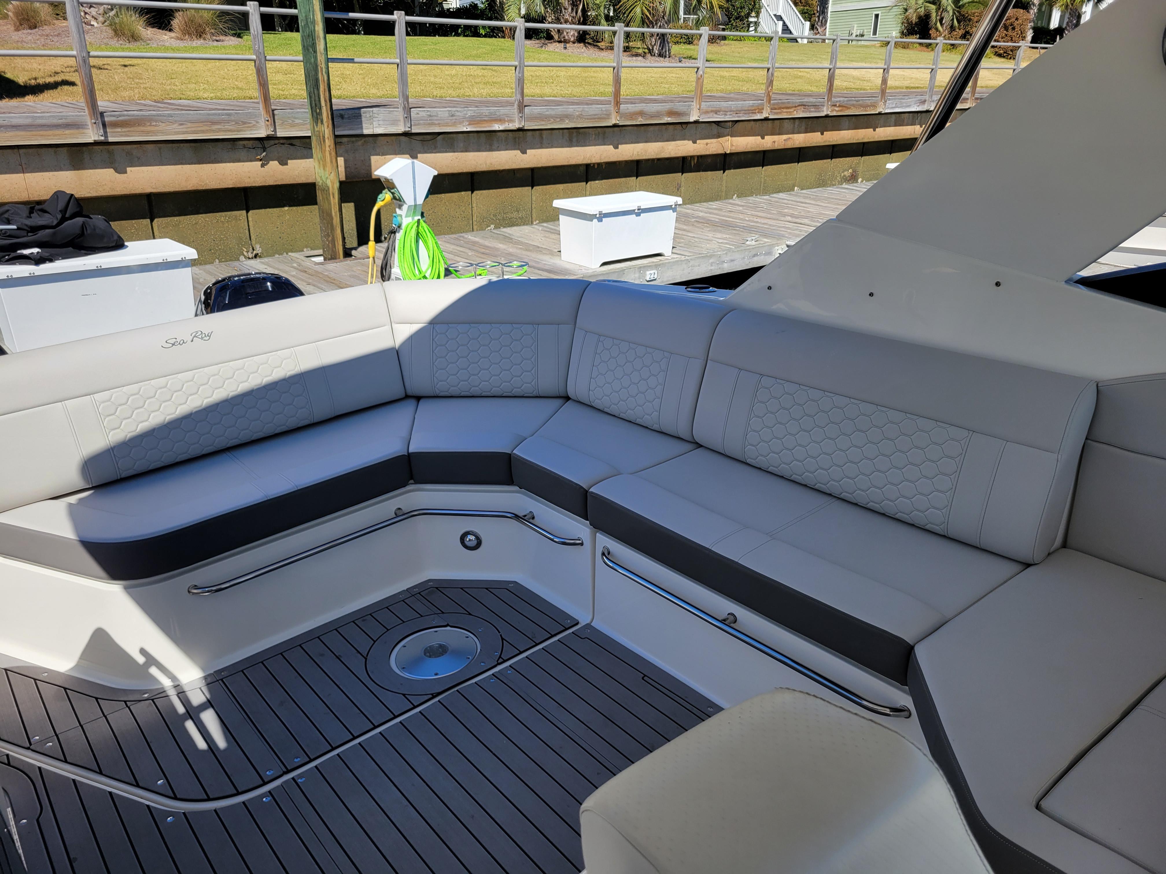 2021 Sea Ray
                                                             320 DA-OB Image Thumbnail #17