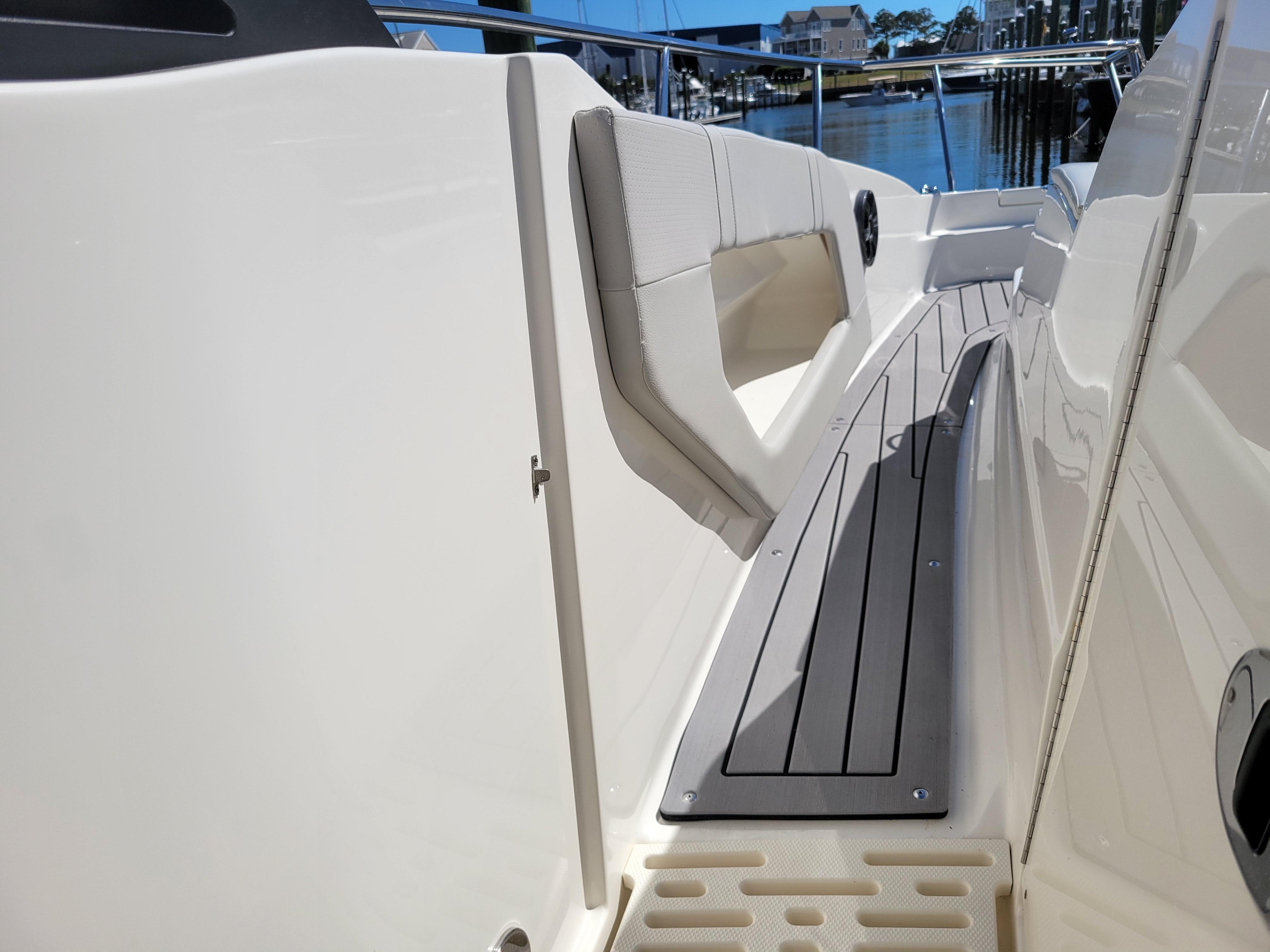2021 Sea Ray
                                                             320 DA-OB Image Thumbnail #42