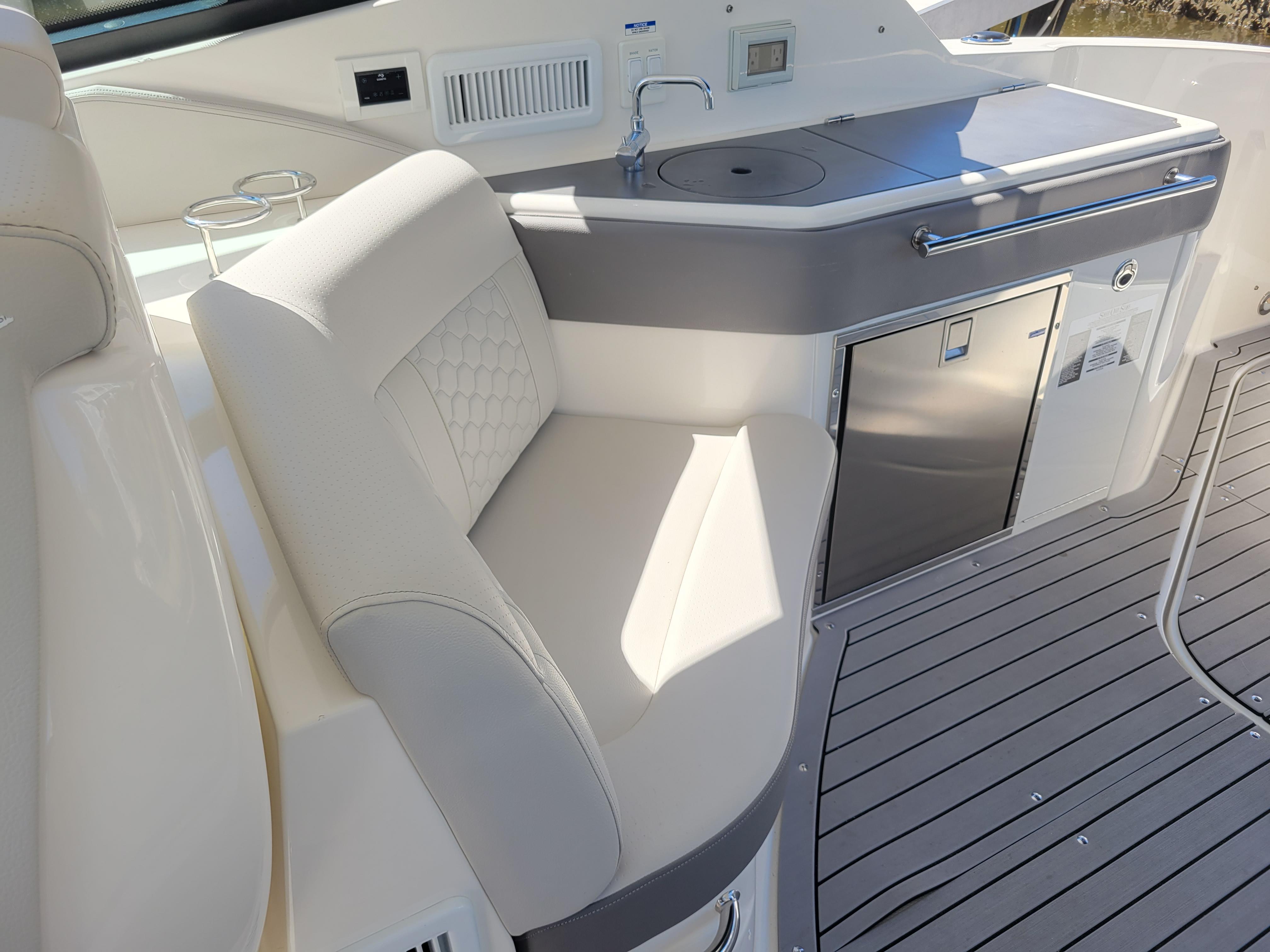 2021 Sea Ray
                                                             320 DA-OB Image Thumbnail #49