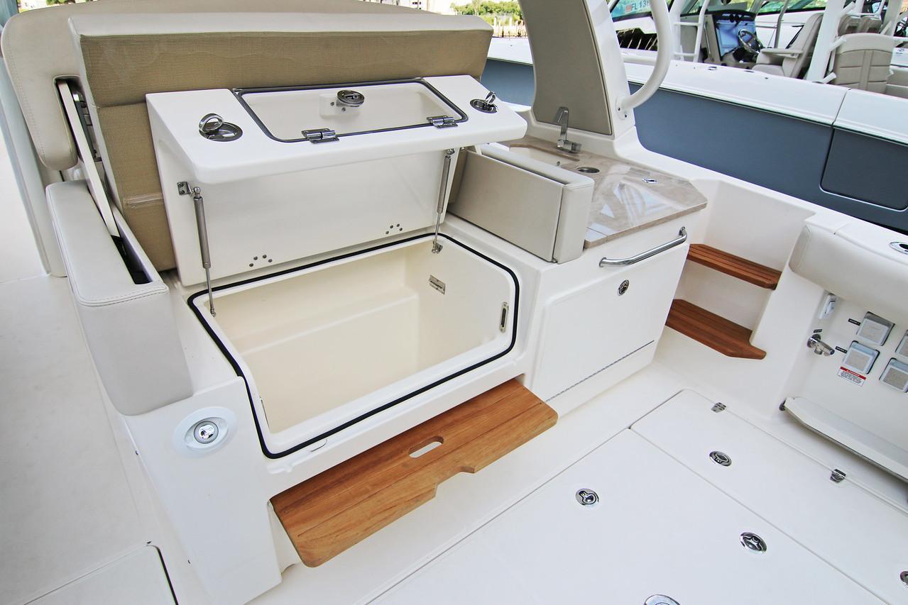 2023 Boston Whaler
                                                             350 Realm Image Thumbnail #16